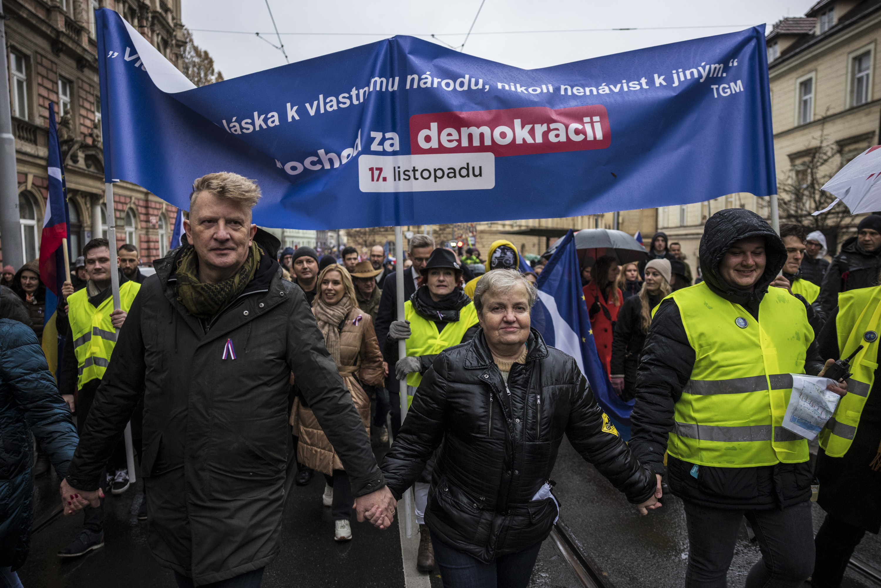 Jiří Padevět a Dana Drábová na Pochodu za demokracii.