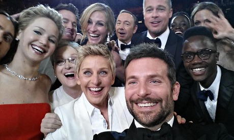 Selfie po Oscarech, kterou dala na Twitter letošní moderátorka Ellen DeGeneres, se stala historicky nejpřeposílanější fotkou na této sociální síti. Za půl hodiny překonala Obamův snímek z roku 2008