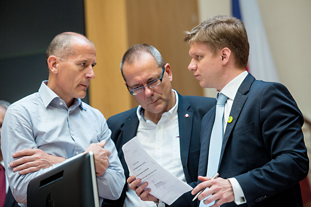 To ještě bejvávaly časy. (Zleva Tůma, Vávra a Hudeček při volbě primátora, červen 2013)