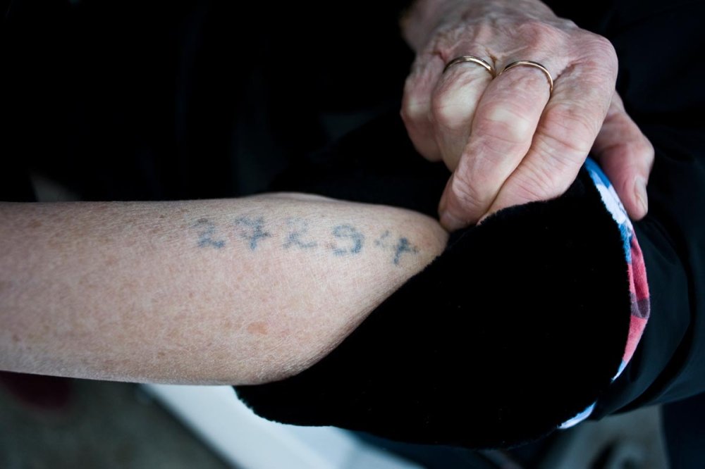 Tři stovky přeživších si v úterý připomněly oběti vyhlazovacího tábora Auschwitz-Birkenau a jeho osvobození před 70 lety