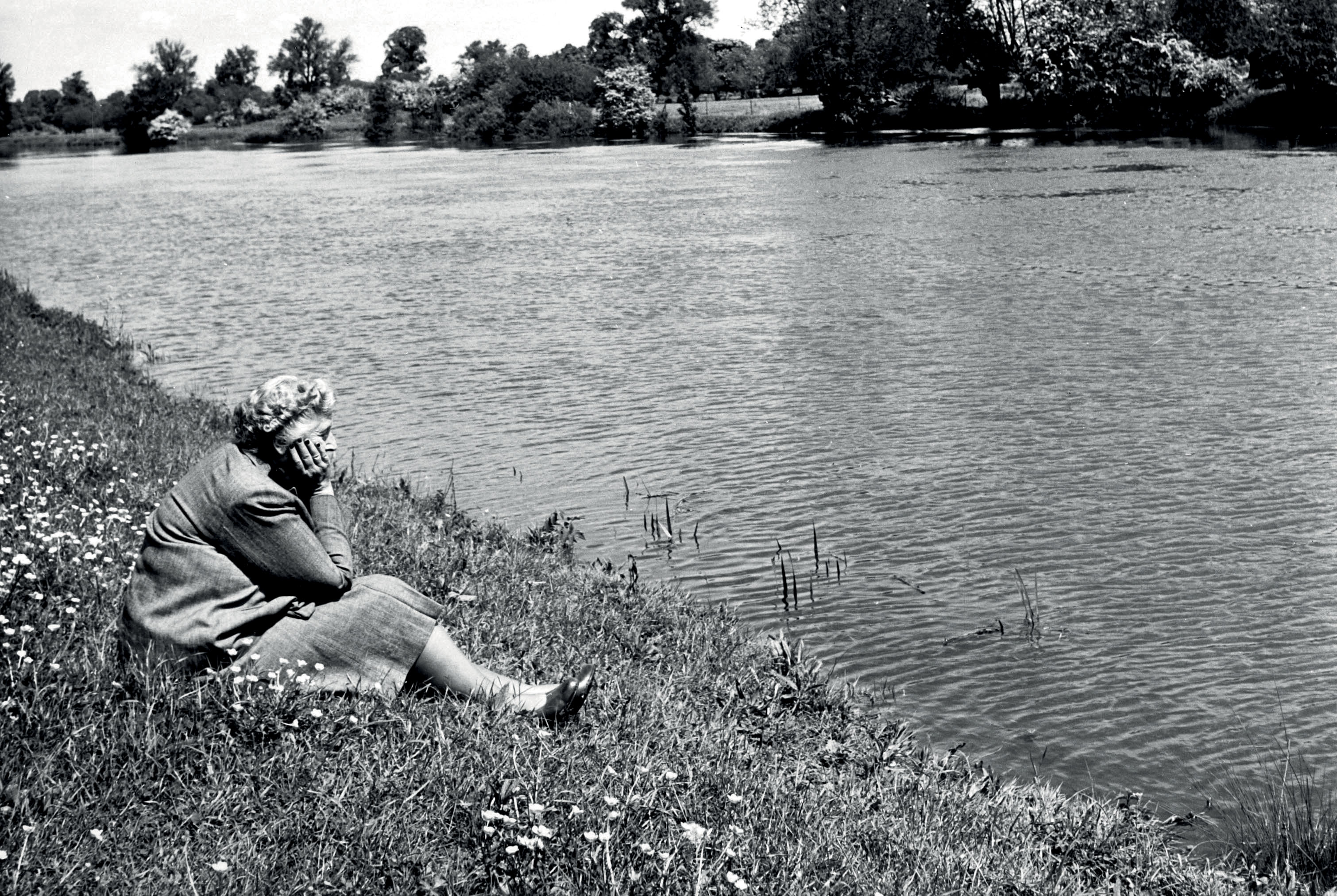 Agatha Christie (1890-1976) relaxující