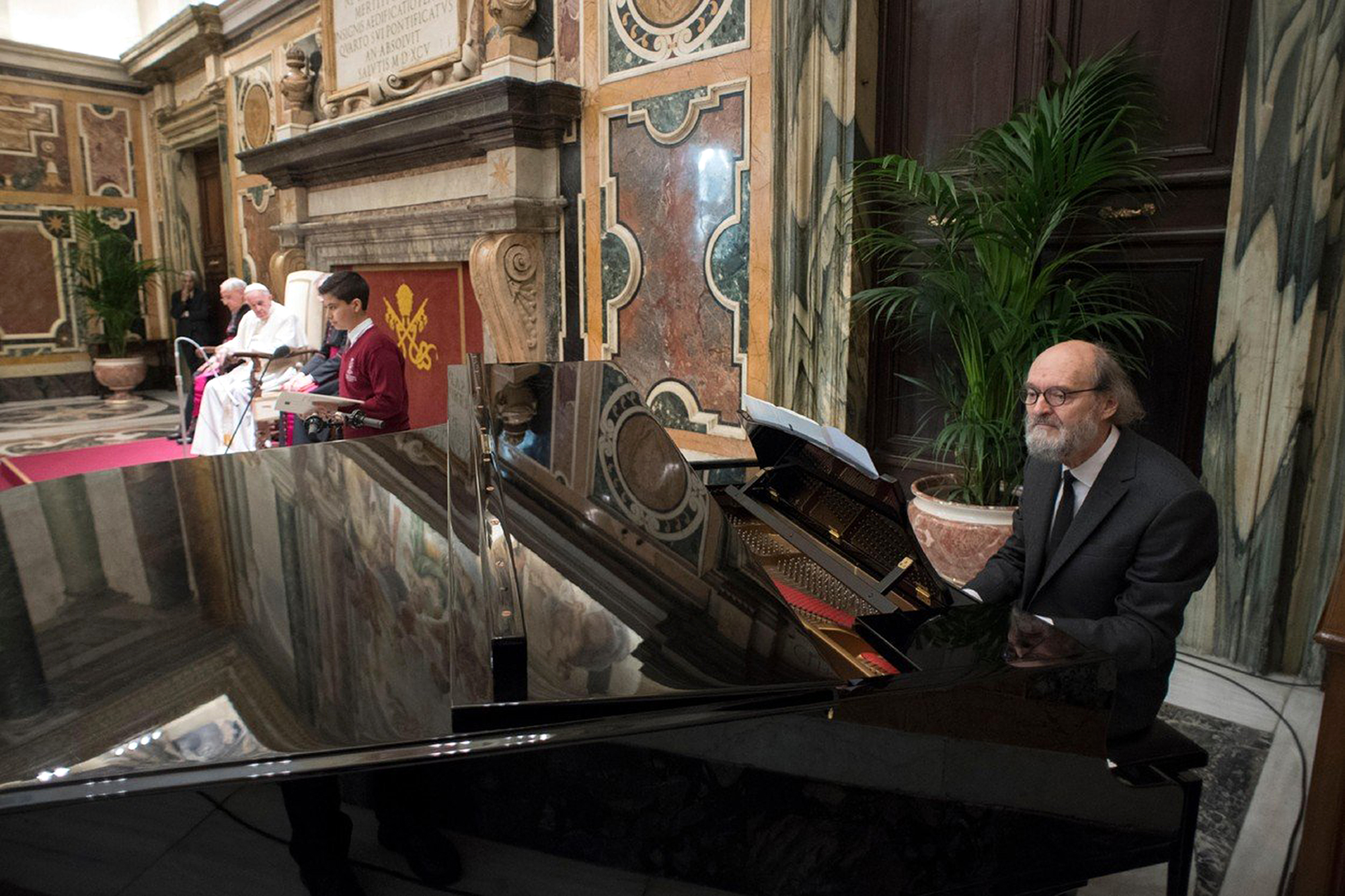 Arvo Pärt hraje papeži Františkovi