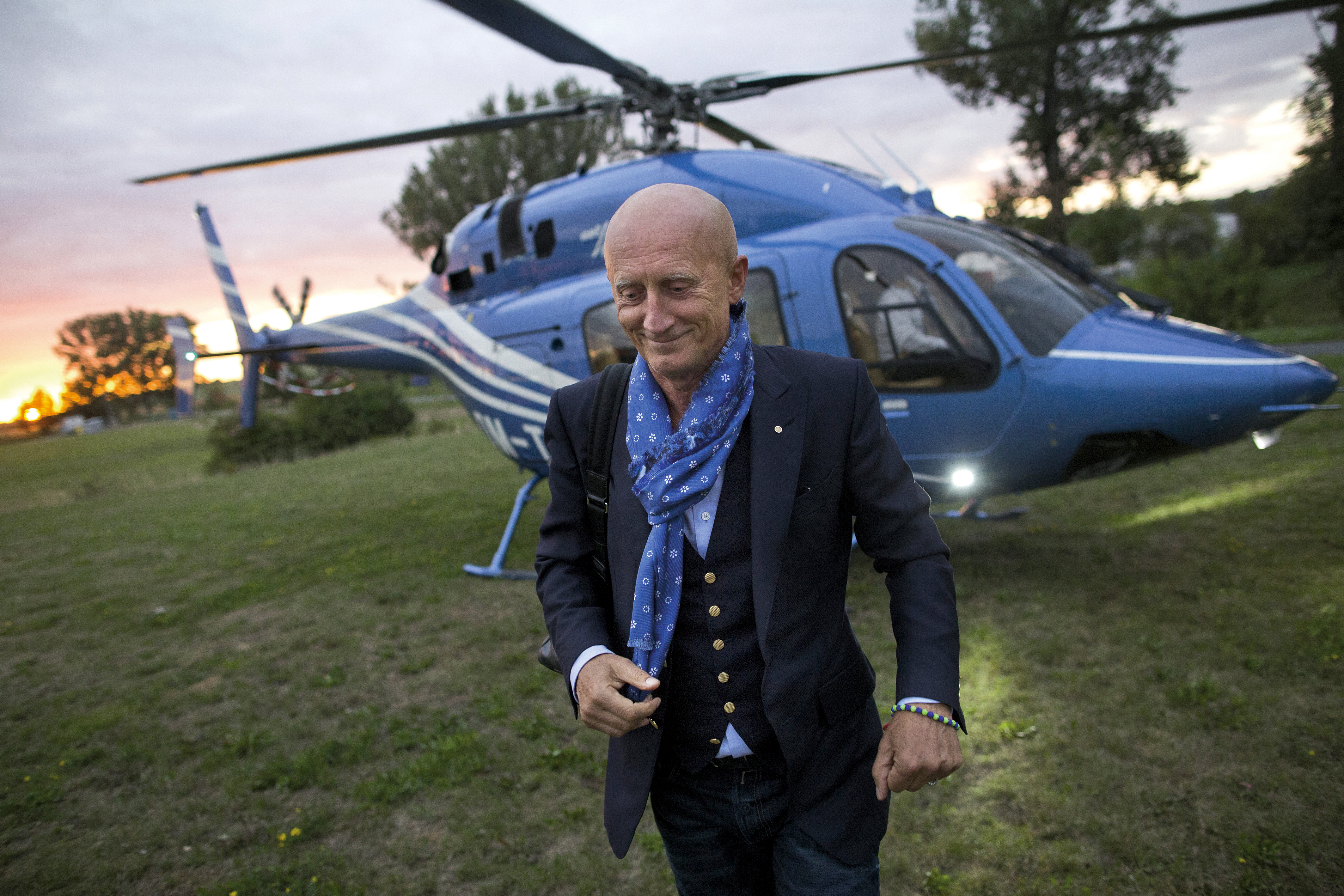 Přišel čas vše zúročit.
(Ivo Valenta před svou helikoptérou, Zlín)
