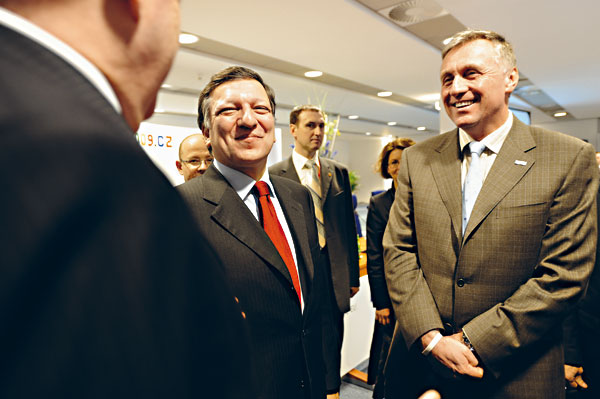 Fotografie: Narodil se Evropan, veselme se. (Čerstvý ctitel evropské solidarity Topolánek a předseda Evropské komise Barosso) - Autor: Tomki Němec