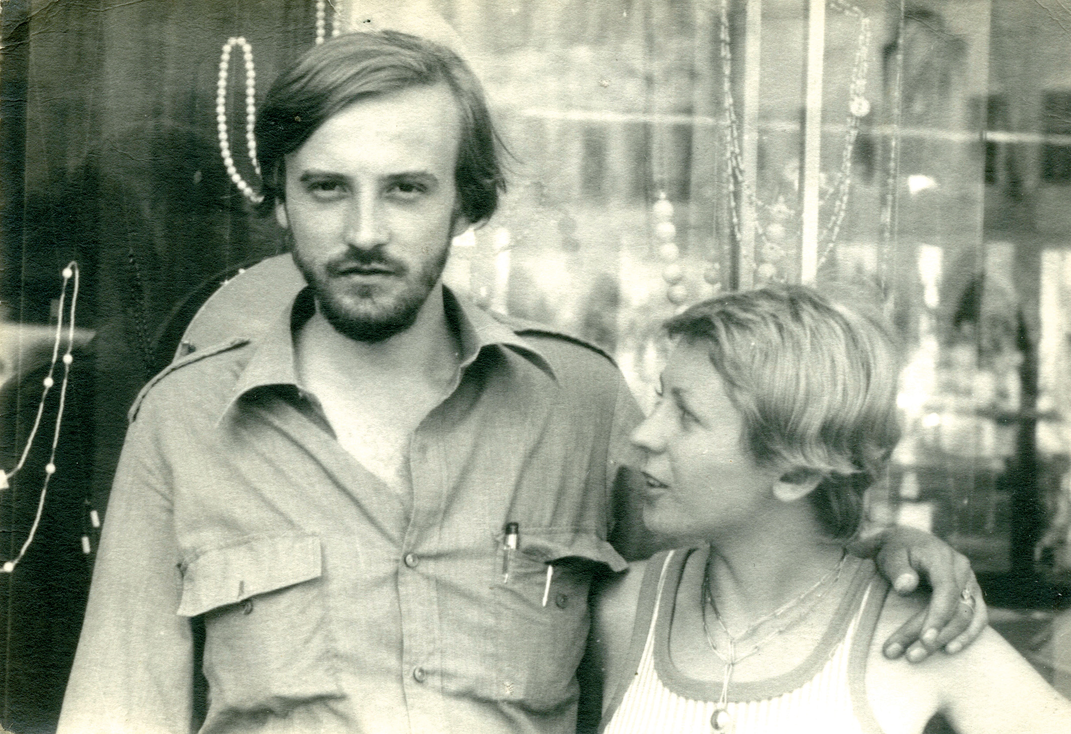 „Organizovaný“ hippie Martin Beneš s přítelkyní.
(Počátek sedmdesátých
let)