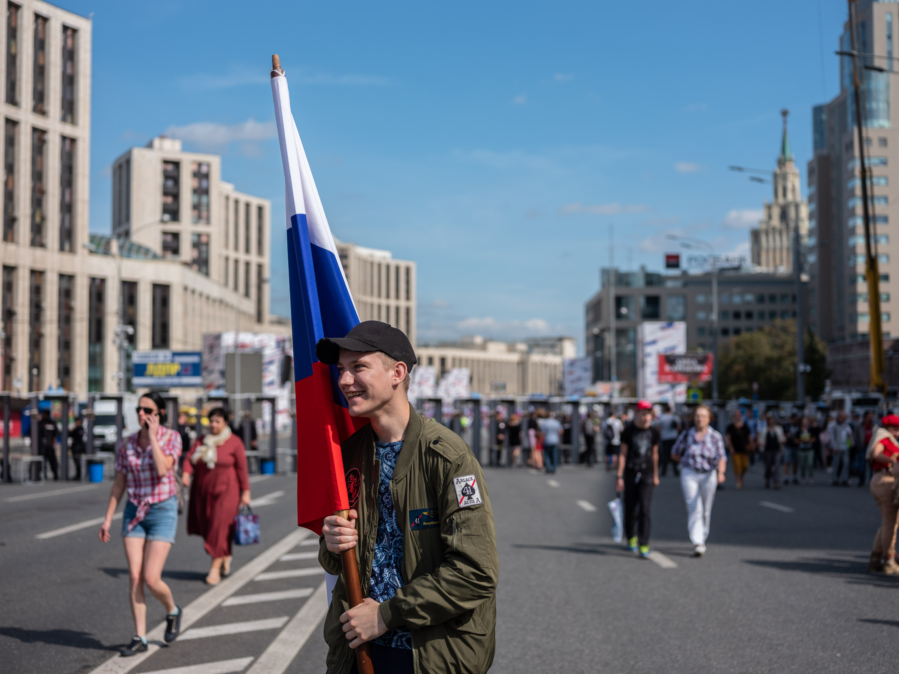 Demonstrace o jednom z víkendů vystřídala režimní protiakce - Oslava vlajky
