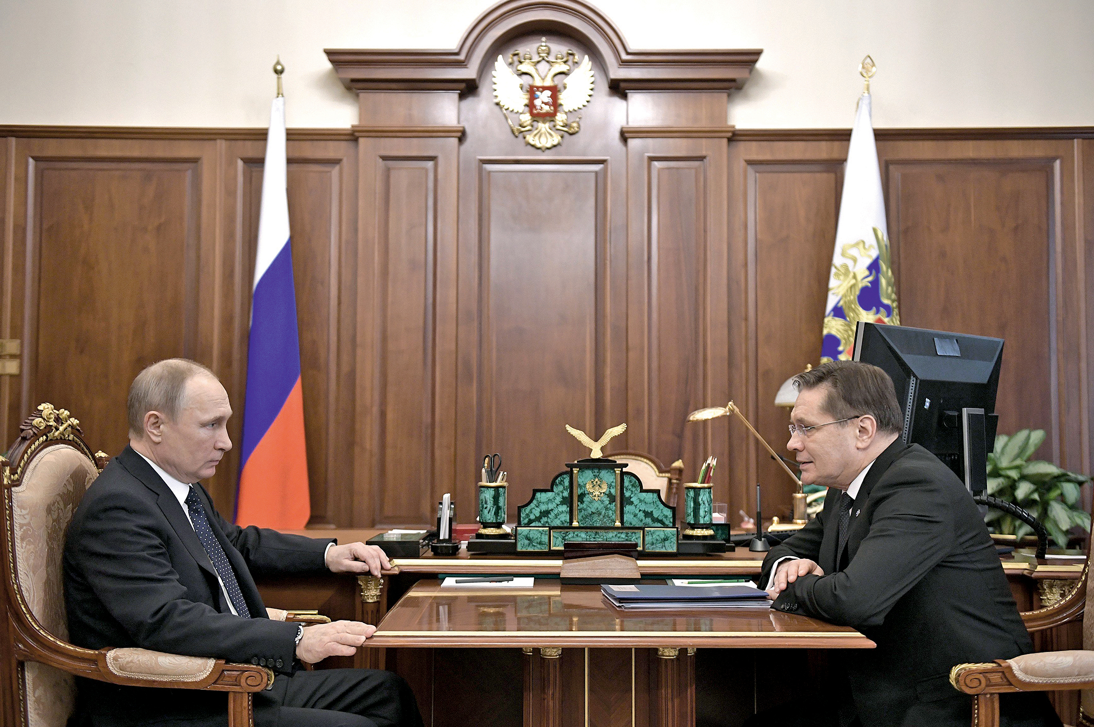 A co zkusit bezpečnostní výjimku? (Ruský prezident Putin se šéfem Rosatomu Lichačevem)