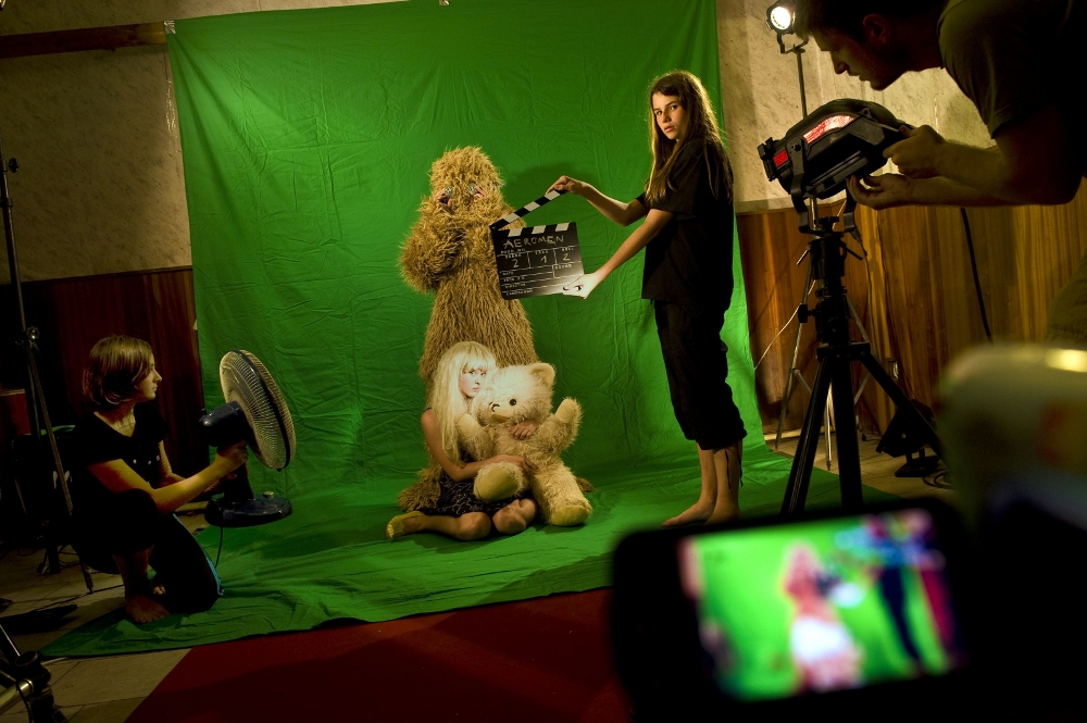 Dětské filmové soustředění kina Aero v malé vesnici Mentaurov v kopcích nad Litoměřicemi / Foto Karel Cudlín