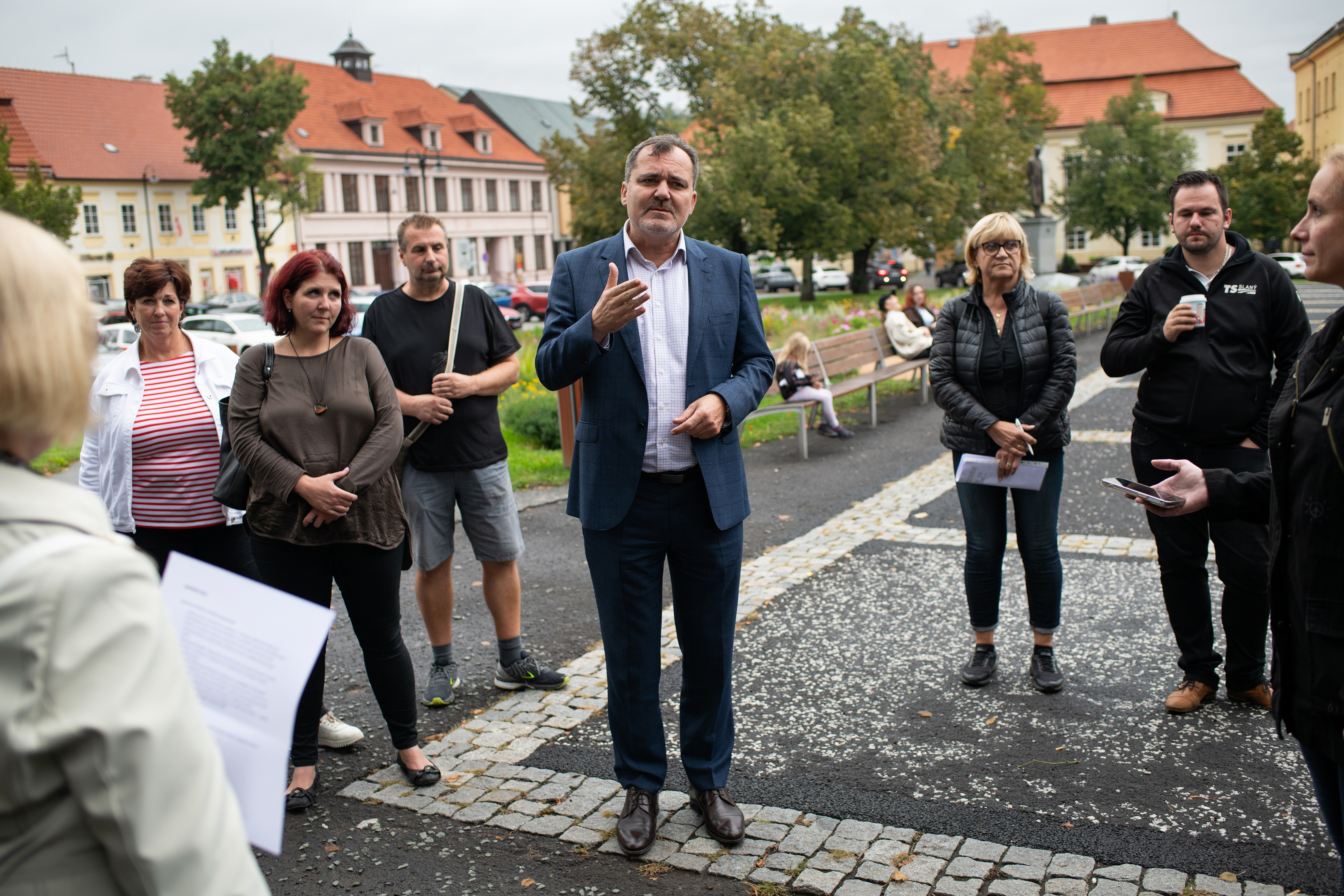 Tak co vás trápí? (Starosta Slaného Martin Hrabánek na setkání s občany na Masarykově náměstí)