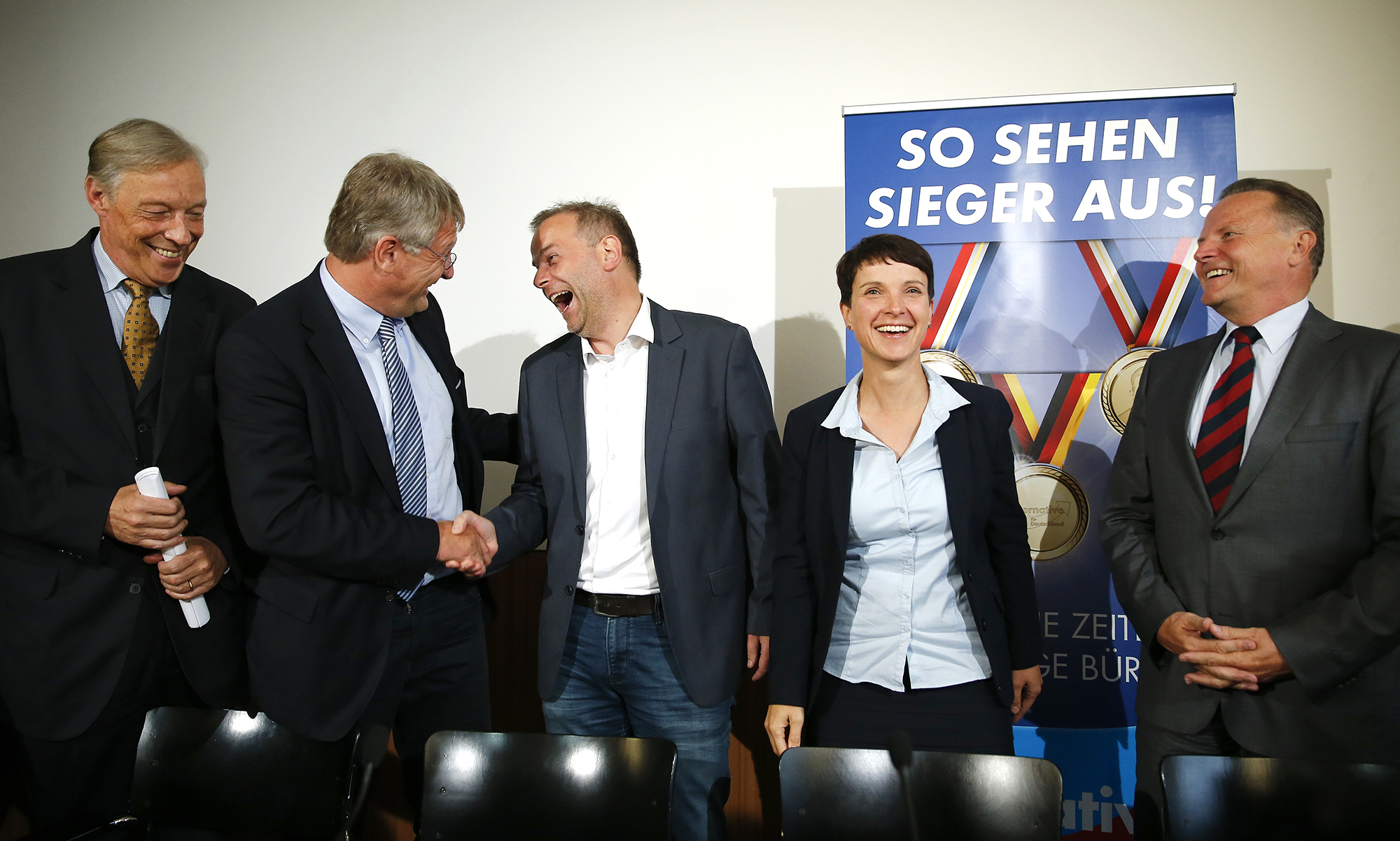 Šéfové antiimigrantské Alternativy pro Německo slaví volební vítězství v Meklenbursku - Předním Pomořansku