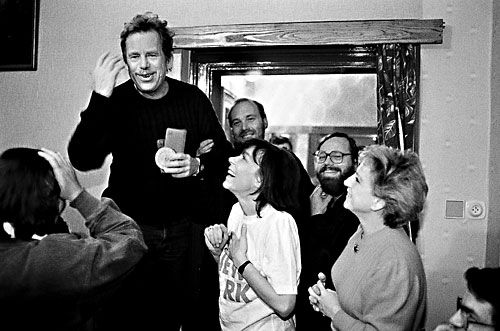Fotografie: A nakonec vám povím něco důvěrného. (Václav Havel počátkem 90. let) - Autor: Tomki Němec