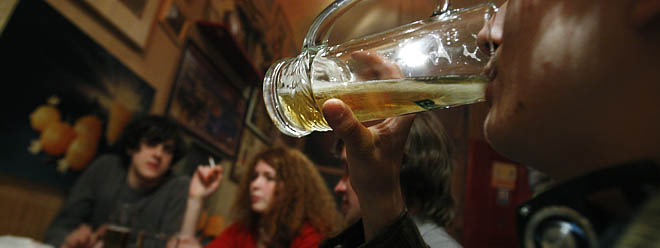 Alkohol prý škodí víc než heroin.