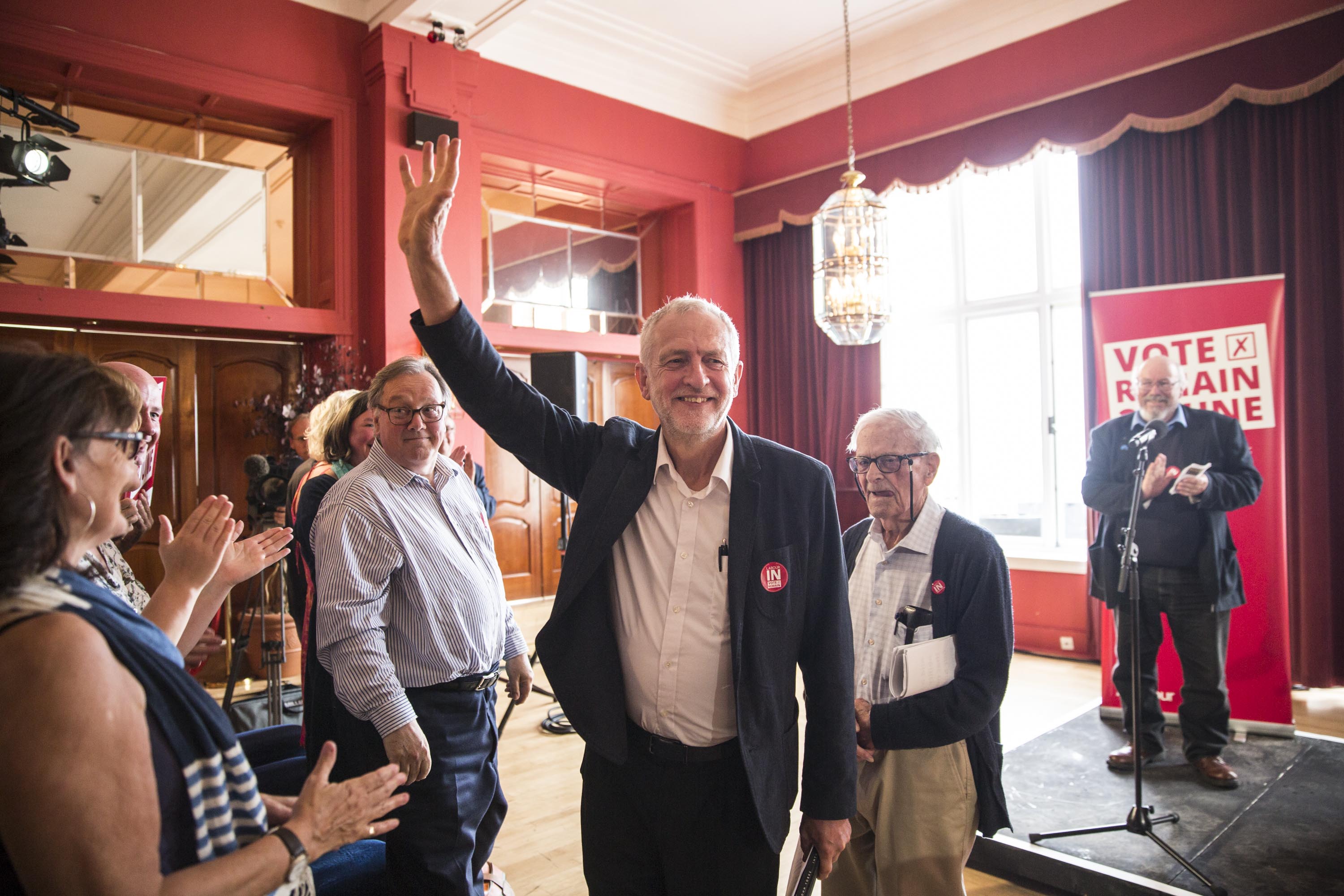 Jeremy Corbyn, předseda labouristické strany během mítinku v Newquay