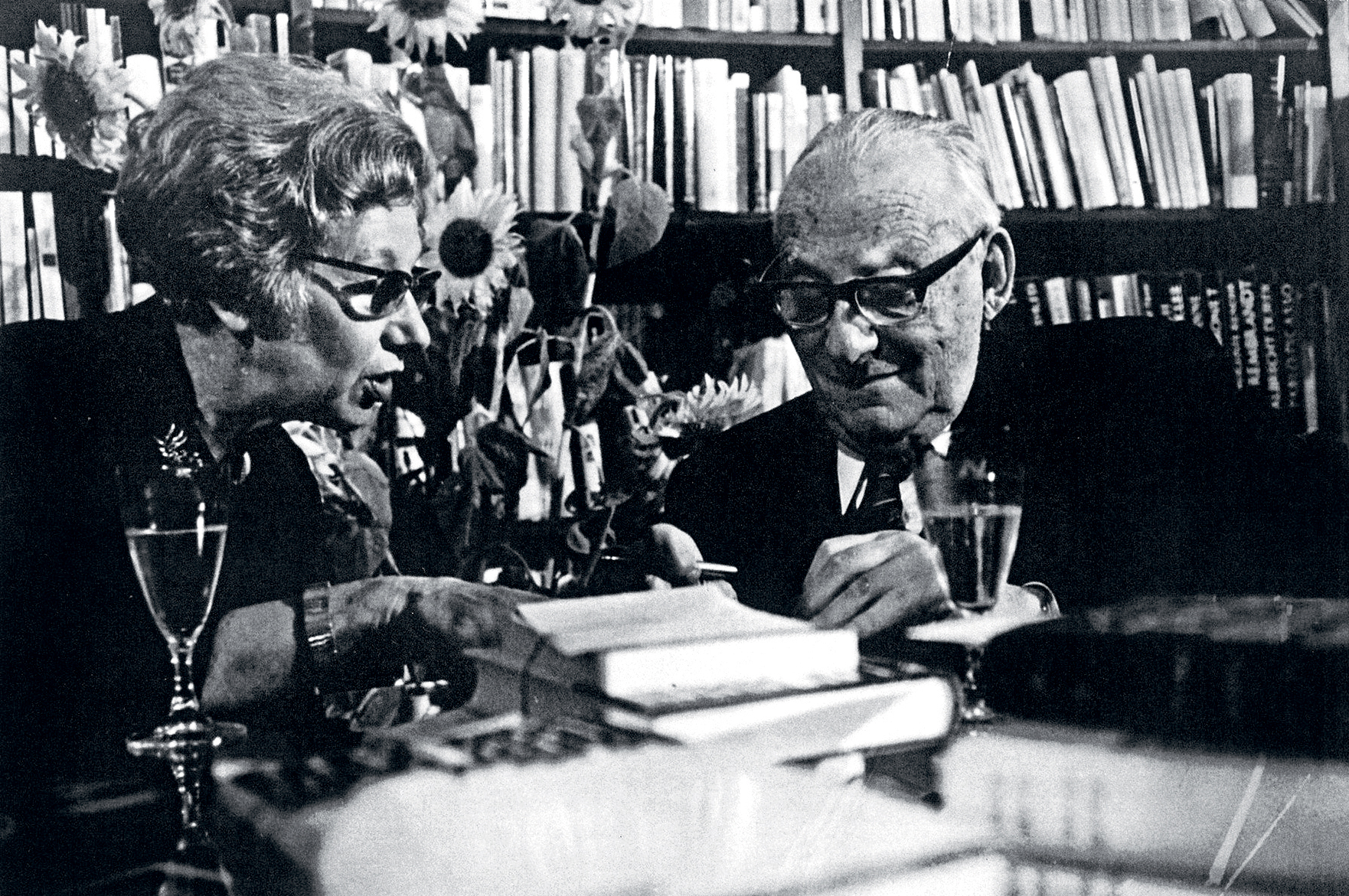 Max Brod se svou sekretářkou Esther Hoffe