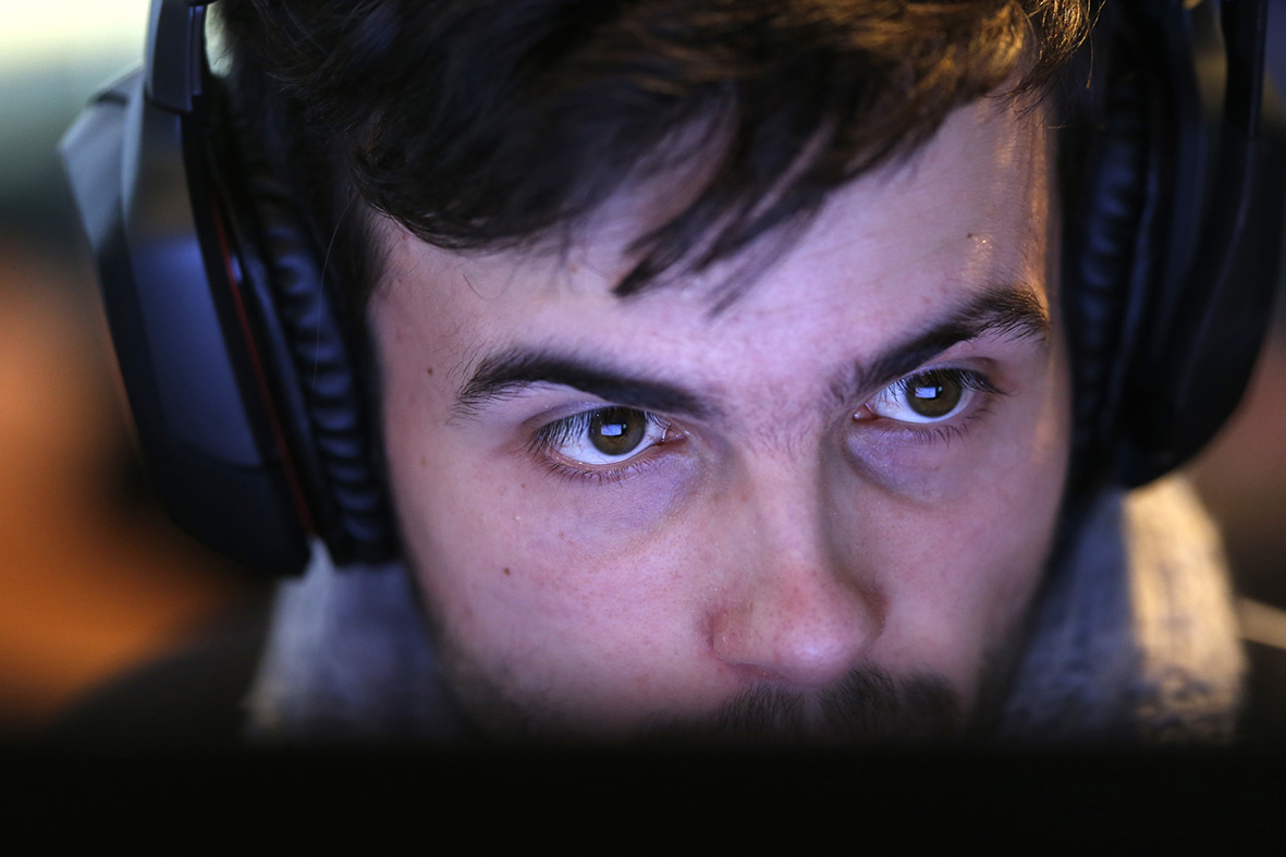 Skrývají se tak do svých pokojů, kde jim hrozí závislost na pornu, videohrách a ritalinu