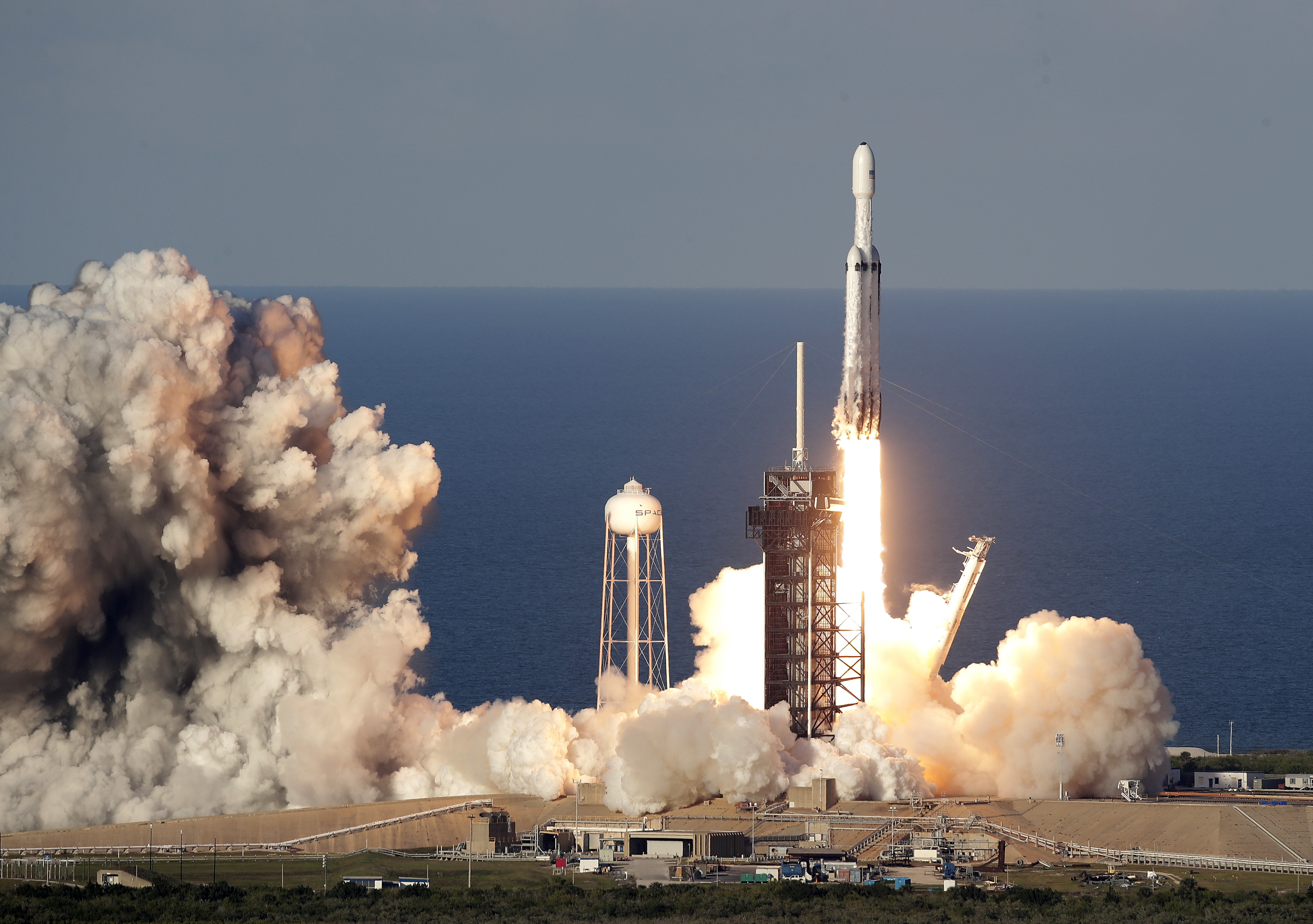 Falcon Heavy startuje