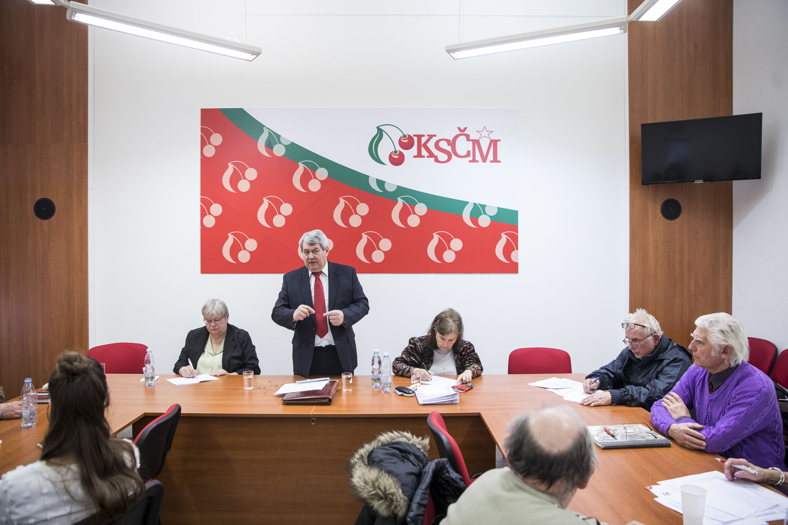Beseda s předsedou ÚV KSČM Vojtěchem Filipem k setkání Komunistické strany Číny s politickými stranami celého světa.
