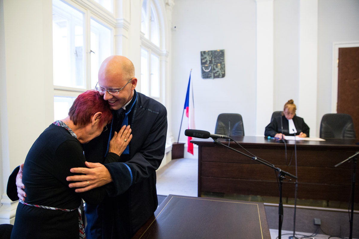 Ivana Königsmarková při vynesení rozsudku ústavního soudu, Brno, srpen, 2013