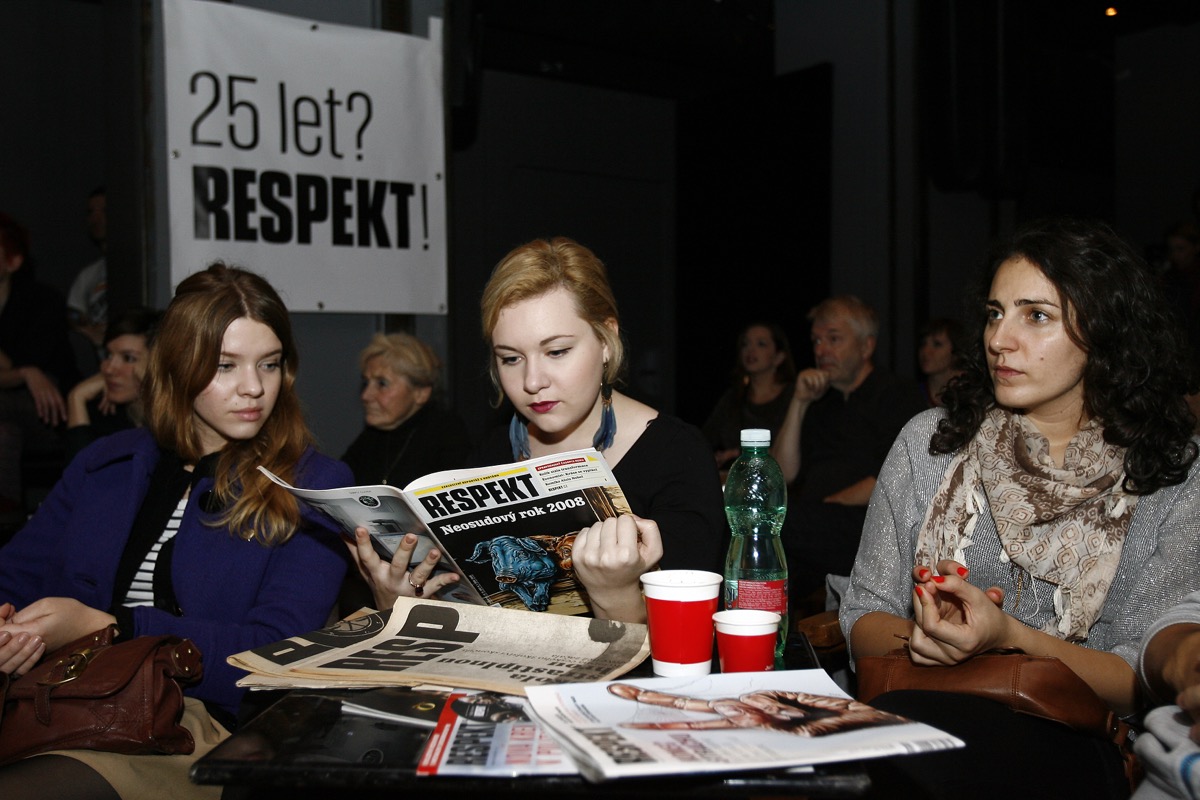 25 let? RESPEKT! Na snímku diskuze se čtenáři