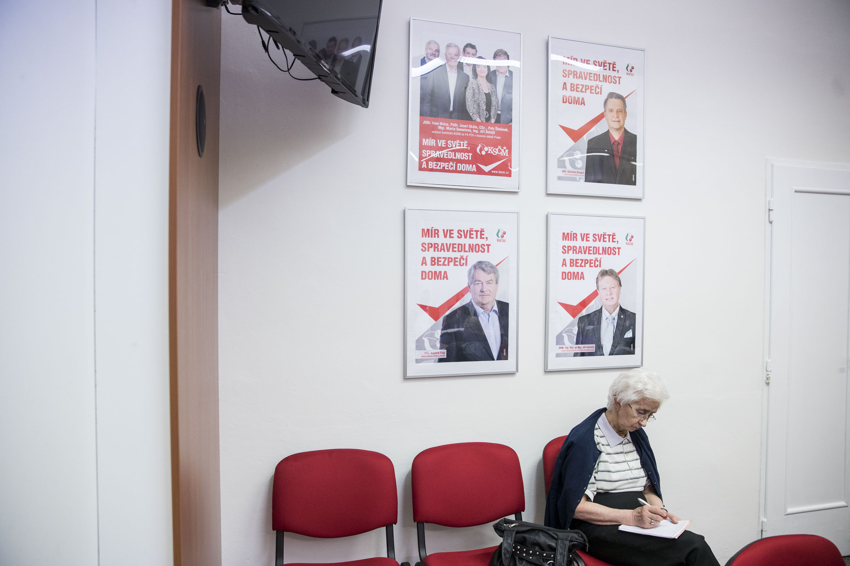 Beseda s předsedou ÚV KSČM Vojtěchem Filipem k setkání Komunistické strany Číny s politickými stranami celého světa.