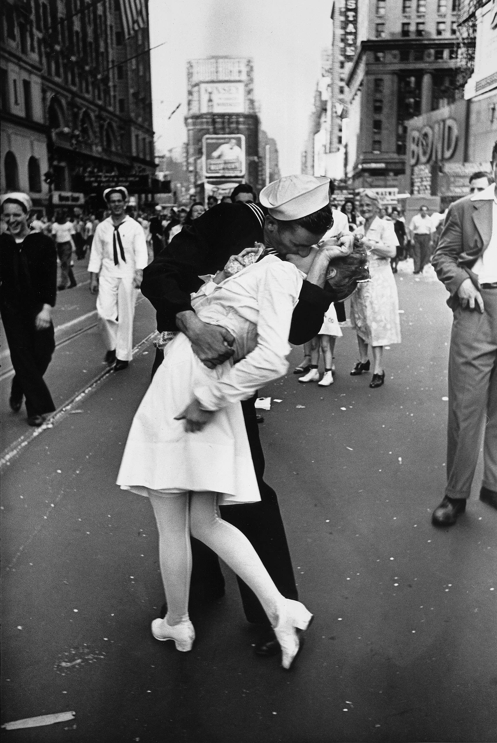 VJ Day in Times Square - Polibek; 1945