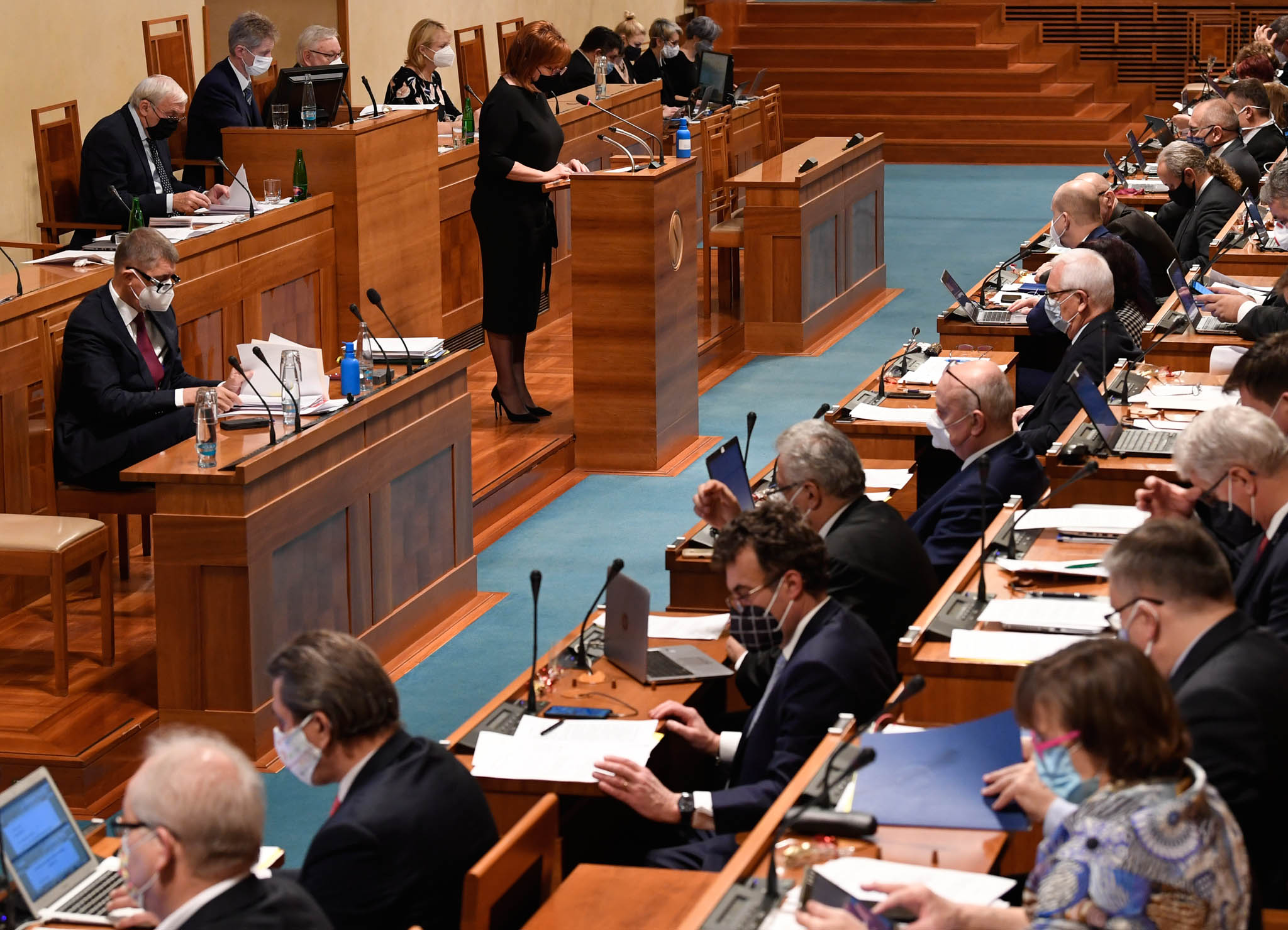 Ministryně financí Alena Schillerová na schůzi Senátu ohledně daňového balíčku