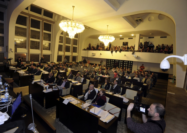 Ústecké zastupitelstvo na jednání o Činoherním studiu