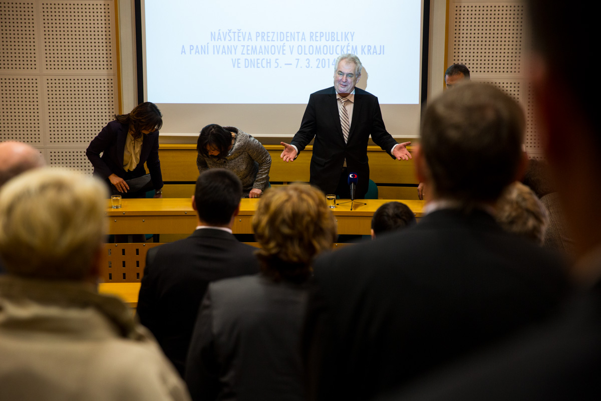 Miloš Zeman během debaty se zastupiteli