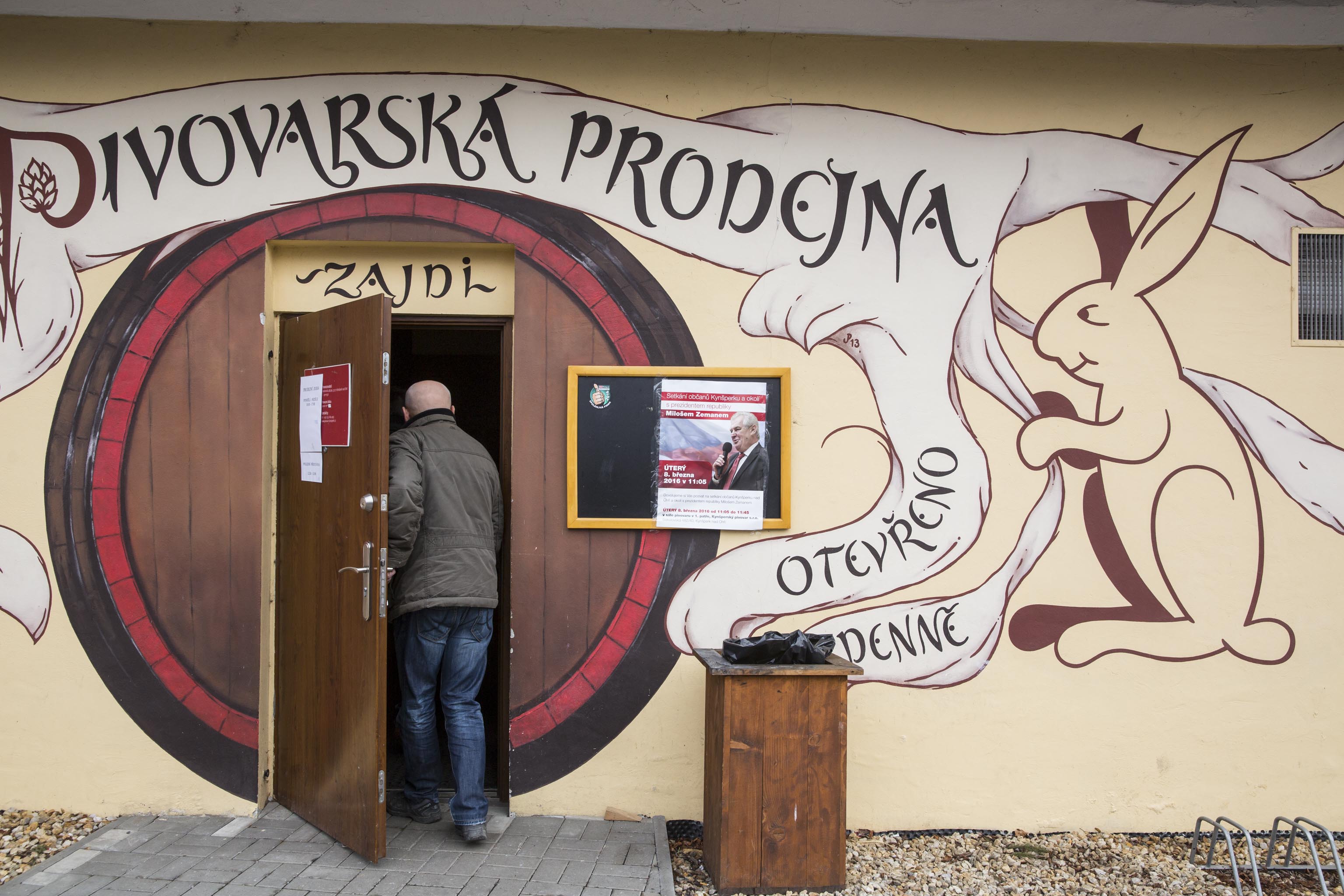 Vchod do podnikové prodejny