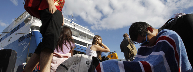 Stávkující řečtí dělníci odřízli turistům cestu k ostrovům / Foto Globe Media/Reuters