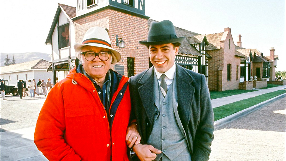 Richard Attenborough s hercem Robertem Downeym Jr. při natáčení filmu Chaplin