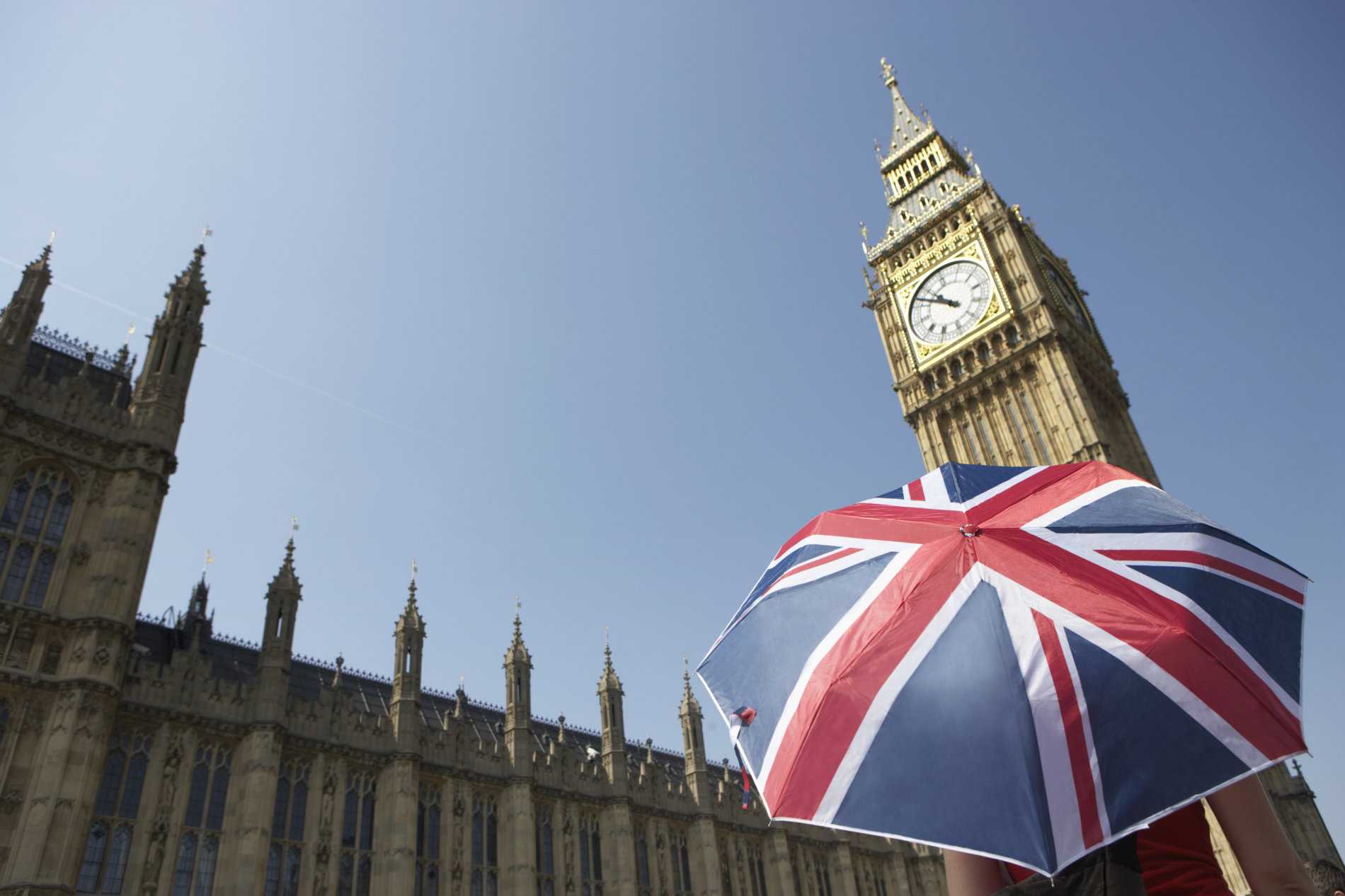 Velké Británii hrozí, že upadne do deflace