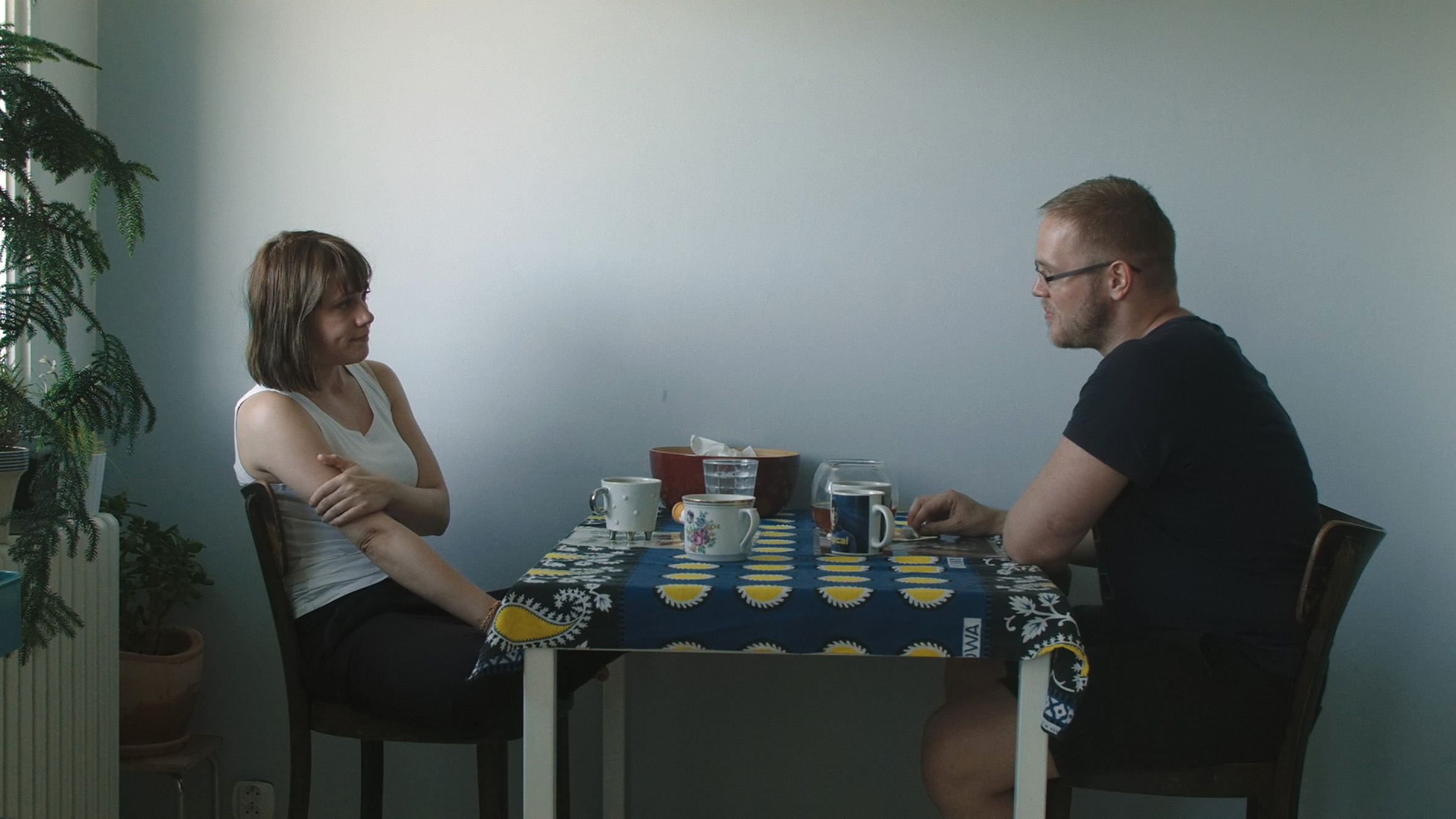 Superhrdina odloučený od světa normálních lidí.