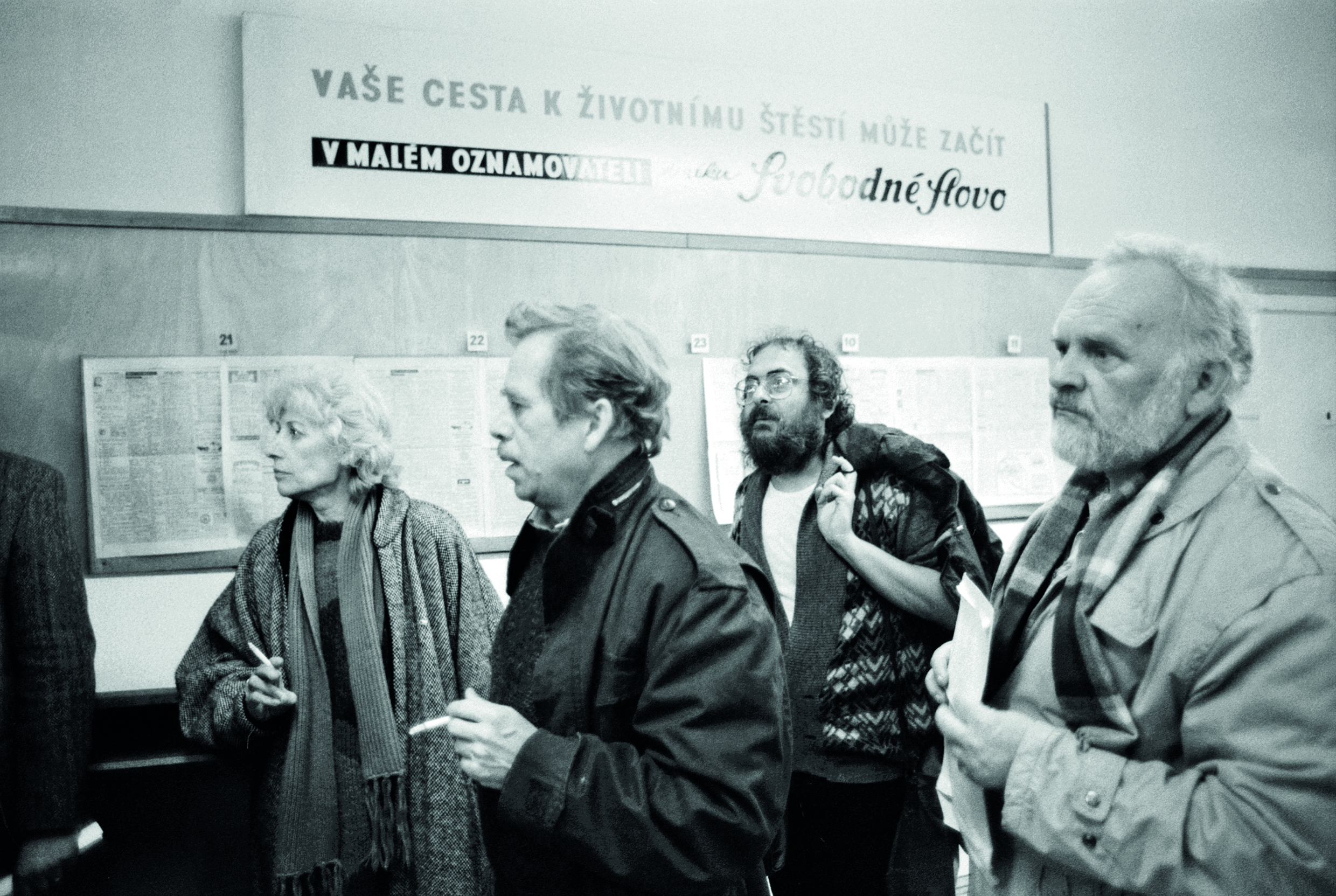 Cesta k životnímu štěstí začíná. (Manželé Havlovi, Vladimír Hanzel, Radim Palouš)