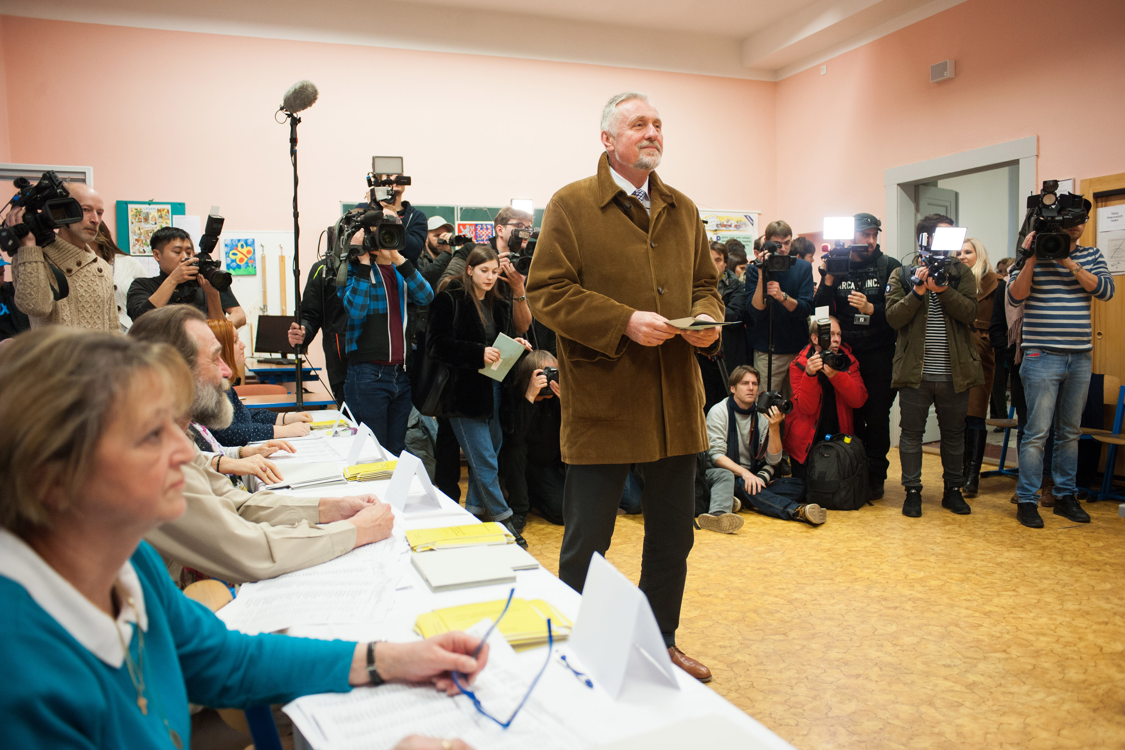 Mirek Topolánek u voleb, 1. kolo prezidentské volby.