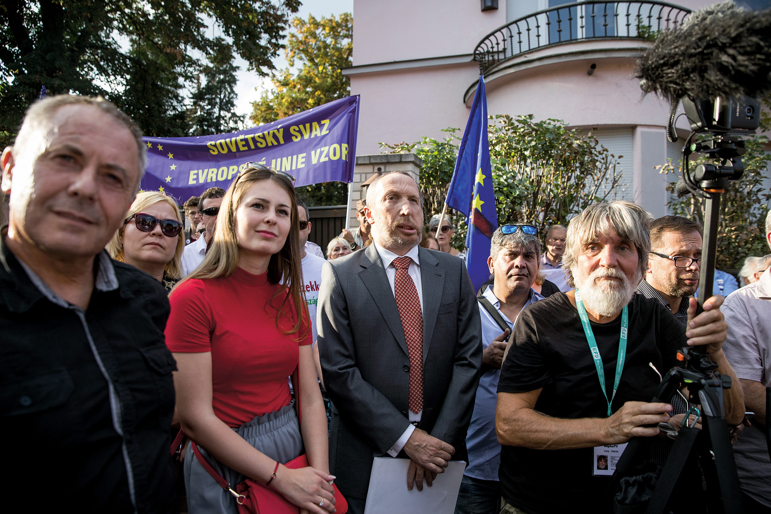 Václav Klaus junior demonstruje za Orbána