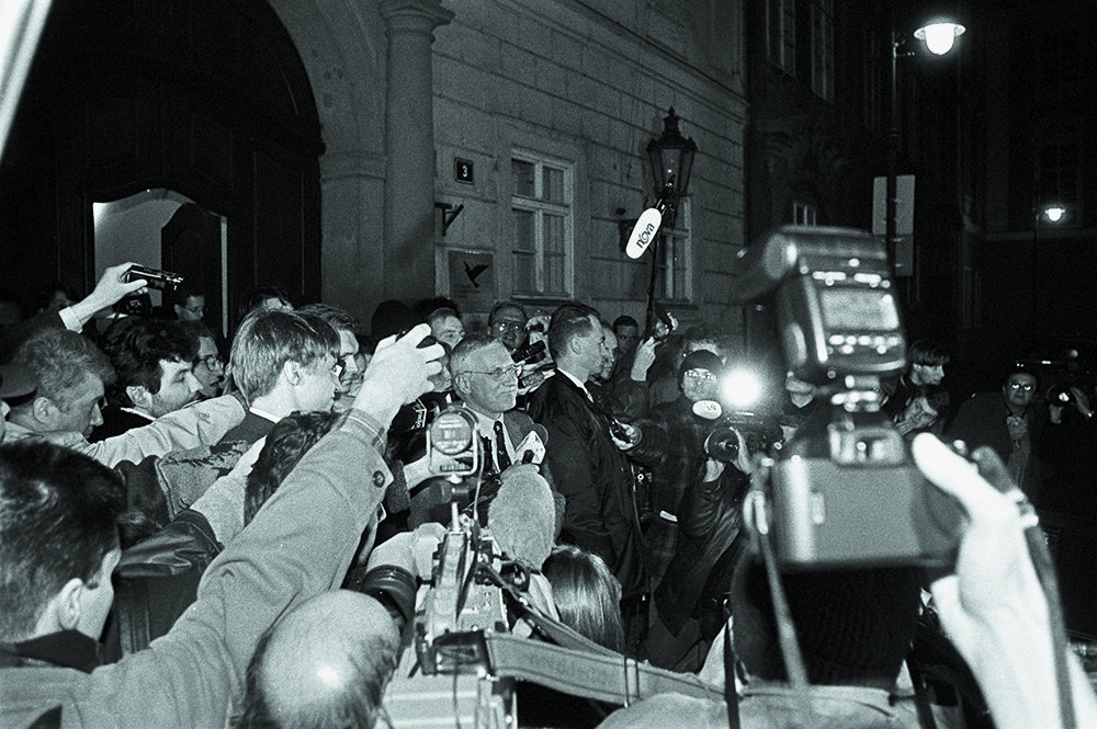 Neodstoupím, budu bojovat. (Václav Klaus během sarajevského atentátu)
