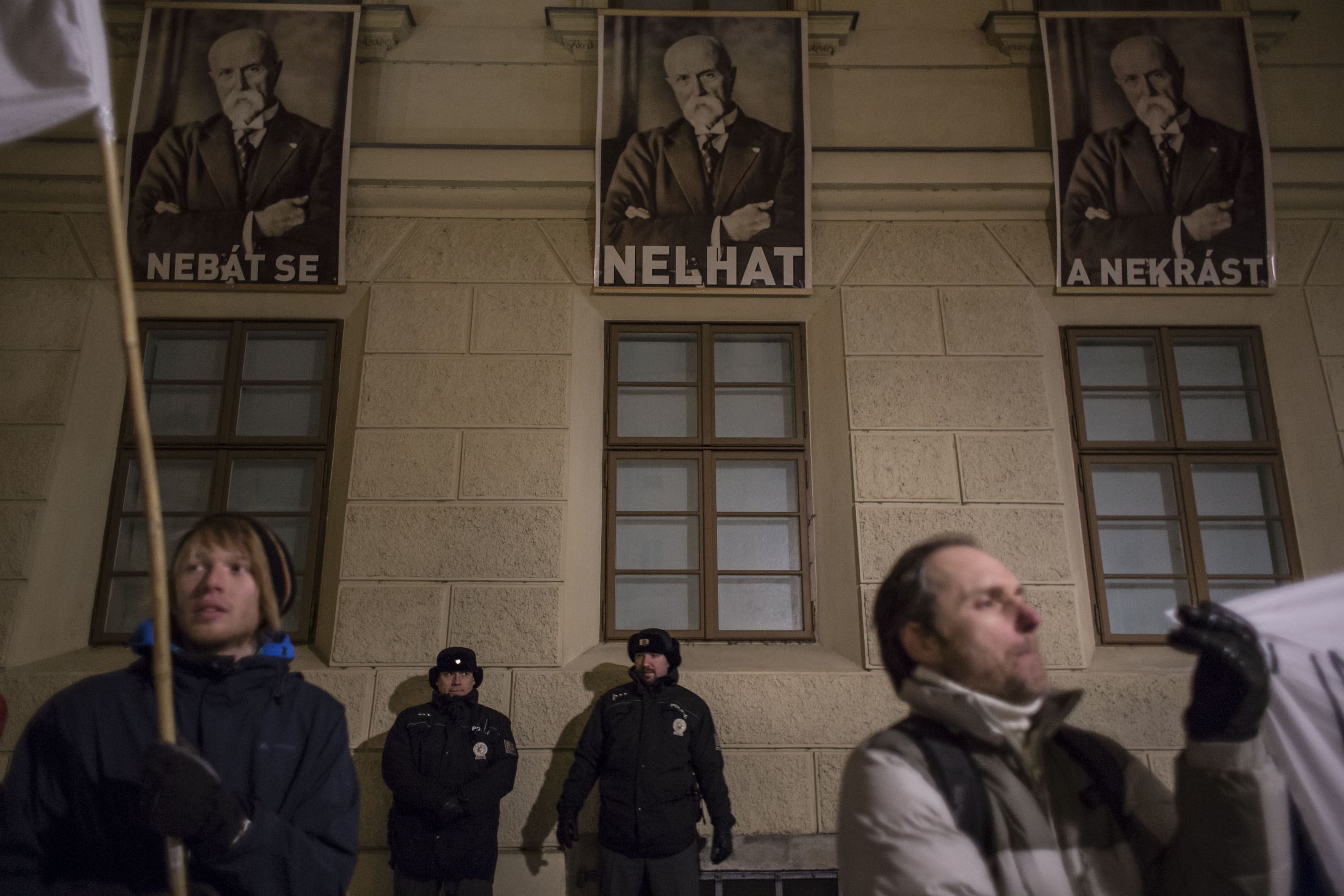 Akce svíčka pro Aleppo na Hradčanském náměstí v Praze.