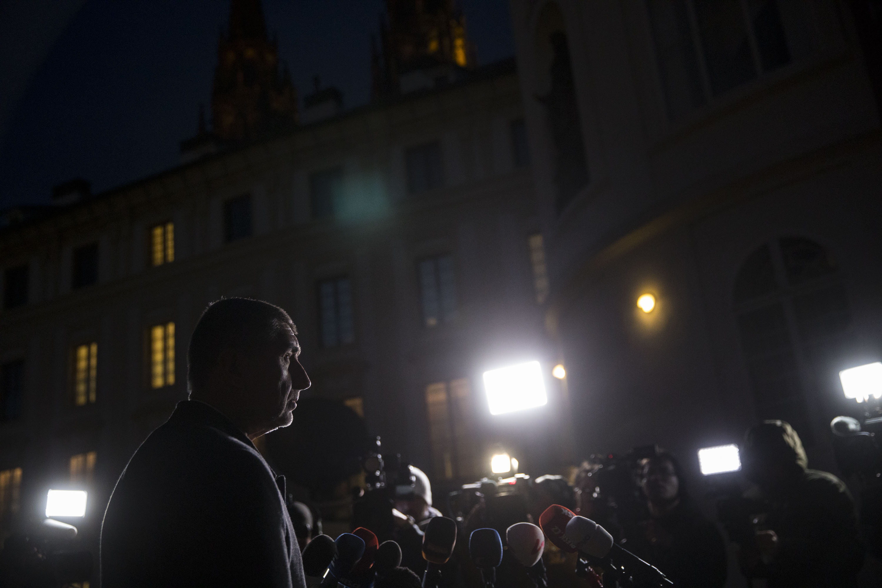 Andrej Babiš informuje novináře o svém jednání u prezidenta.