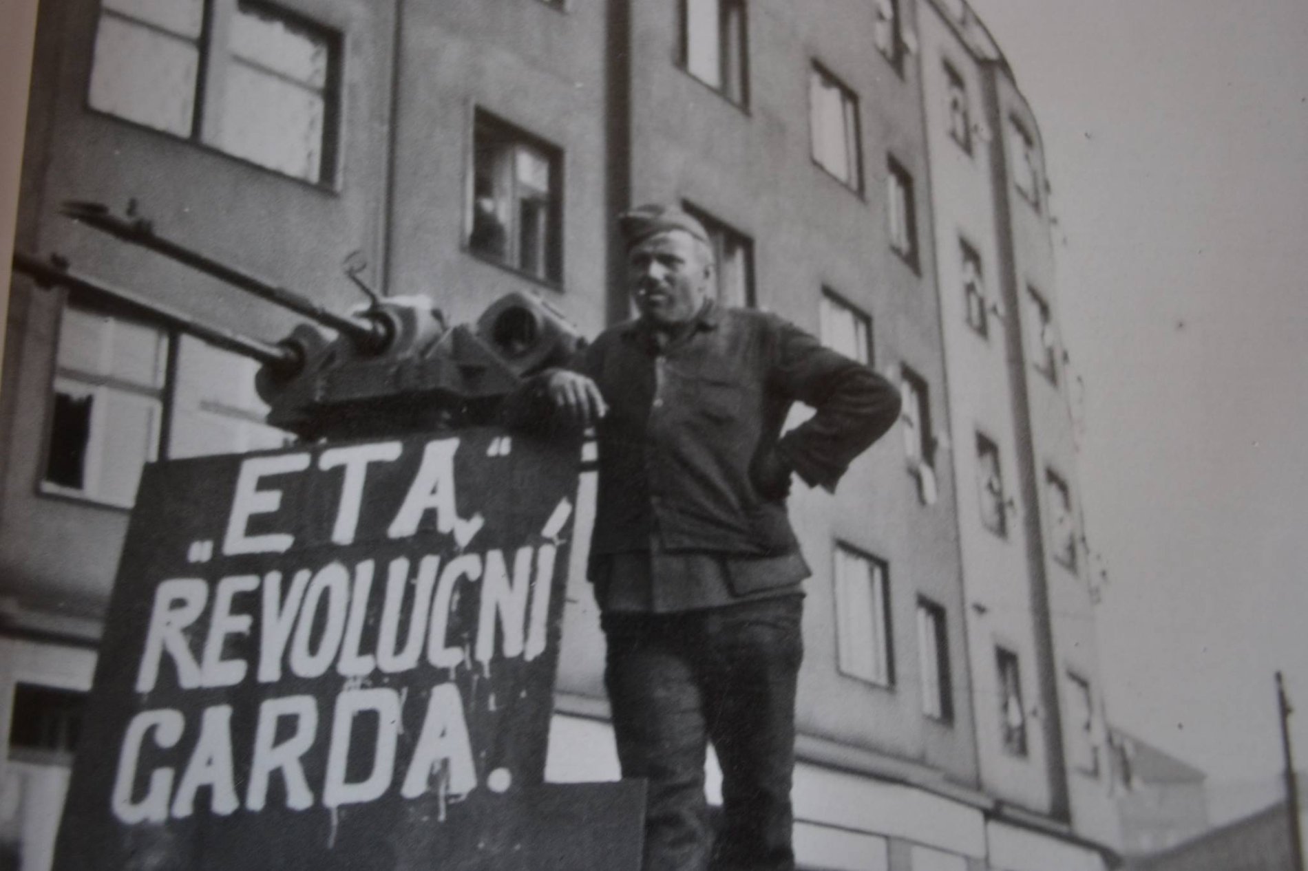 Jiří Padevět věnoval obdivuhodnou péči obrazovému doprovodu a fotografiím