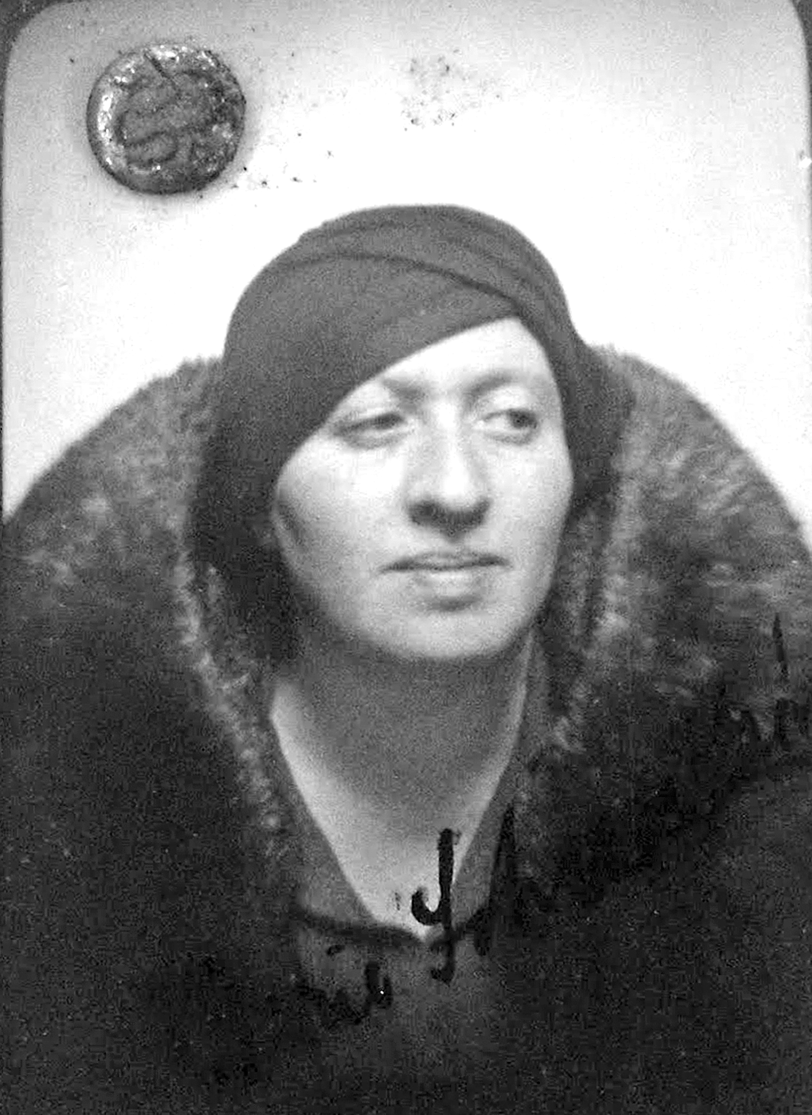 Byla jedním z prvních lidí, které gestapo po okupaci uvěznilo. Zatčena byla už 16. března 1939.