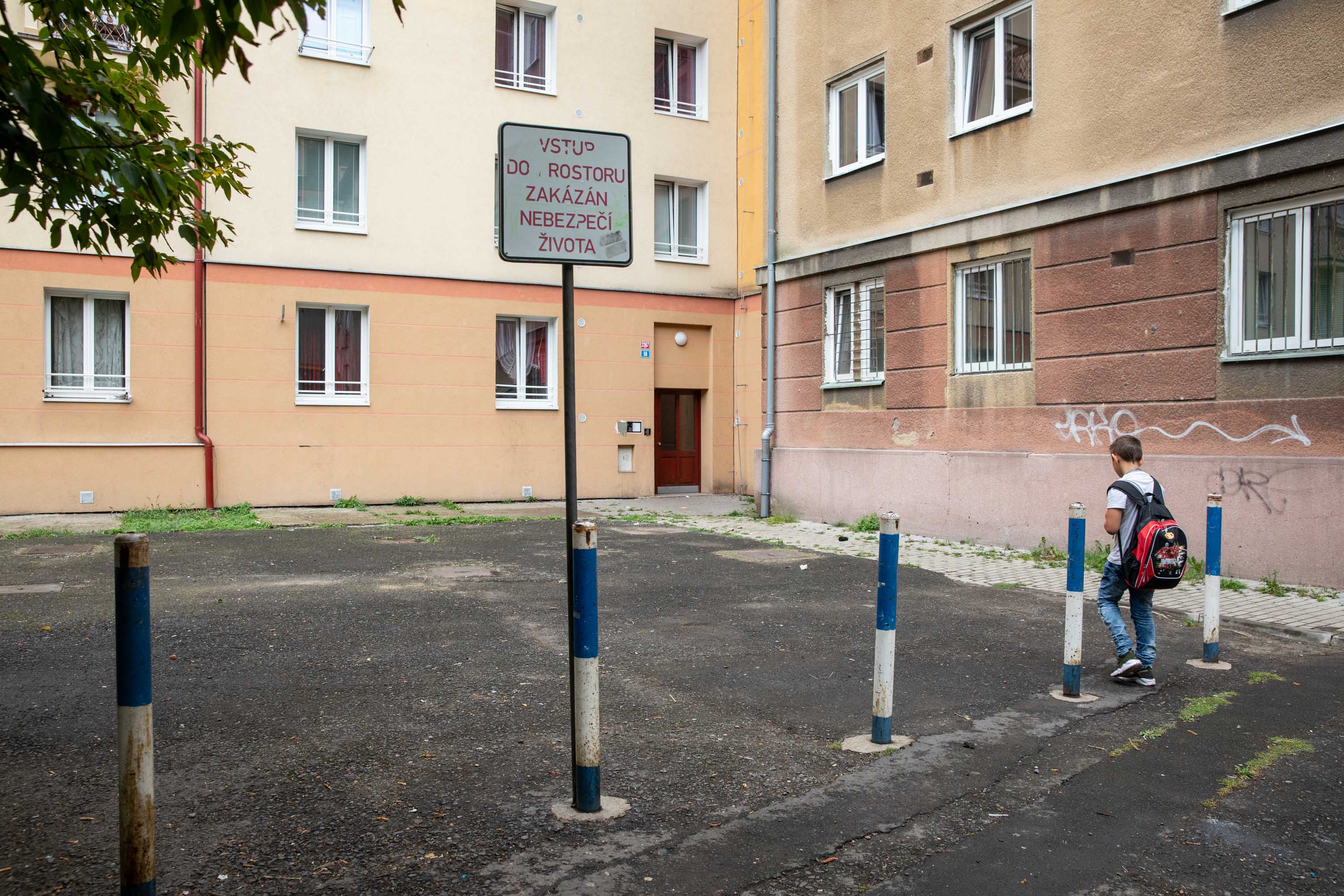 Vnitroblok jednoho z domů na třídě Budovatelů