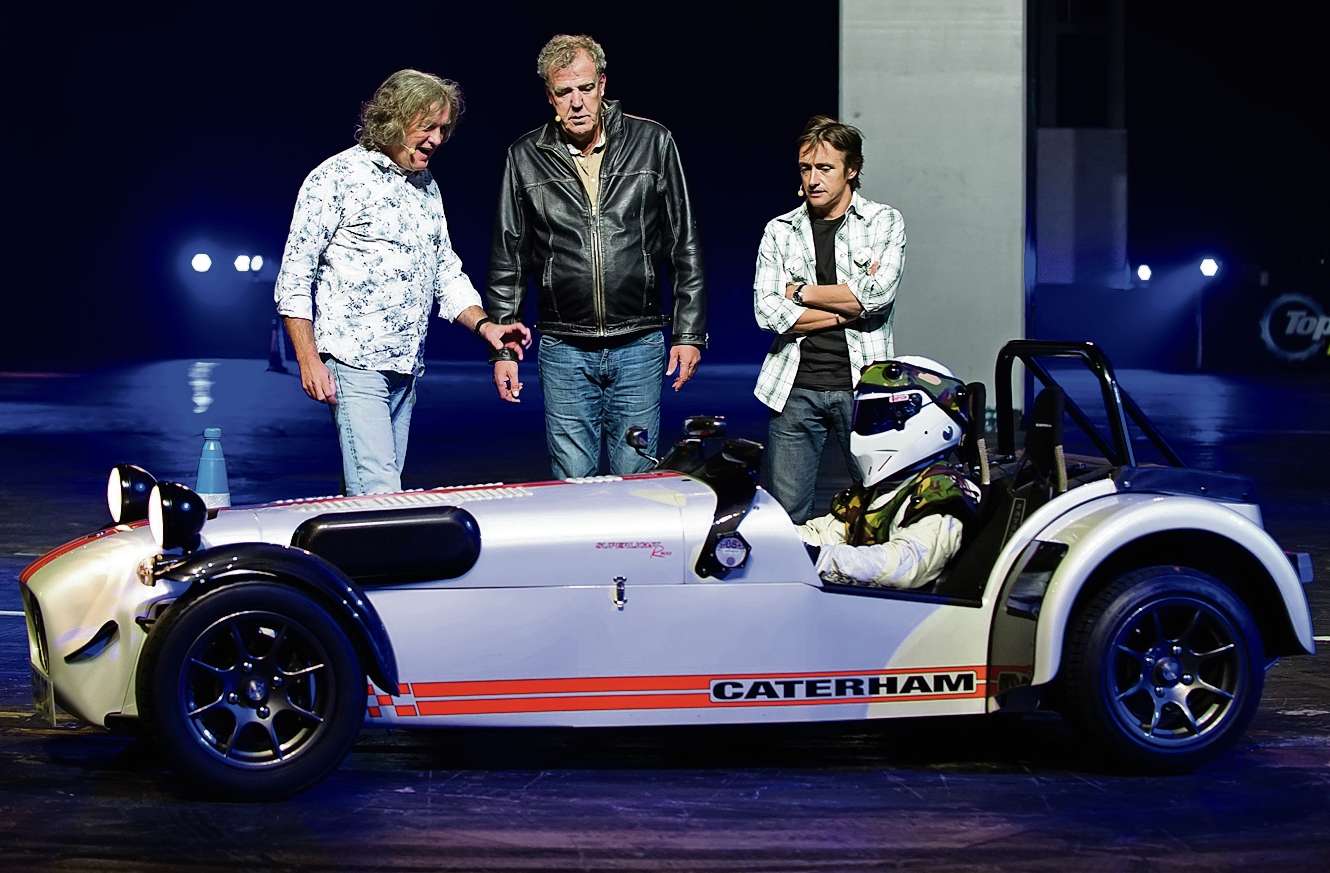 James May, Jeremy Clarkson a Richard Hammond spolu s řidičem vystupujícím pod přezdívkou Stig udělali z Top Gear televizní show, kterou po celém světě sleduje 350 milionů diváků.