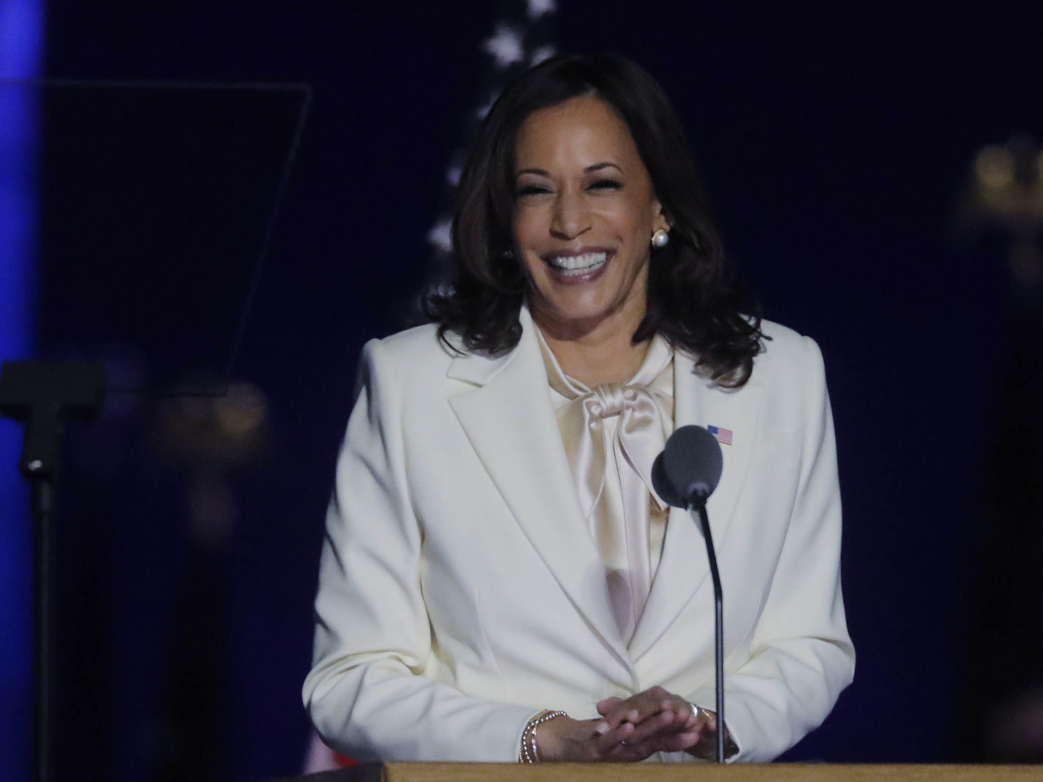 Kamala Harris mluví poté, co média označila za vítěze voleb Joea Bidena