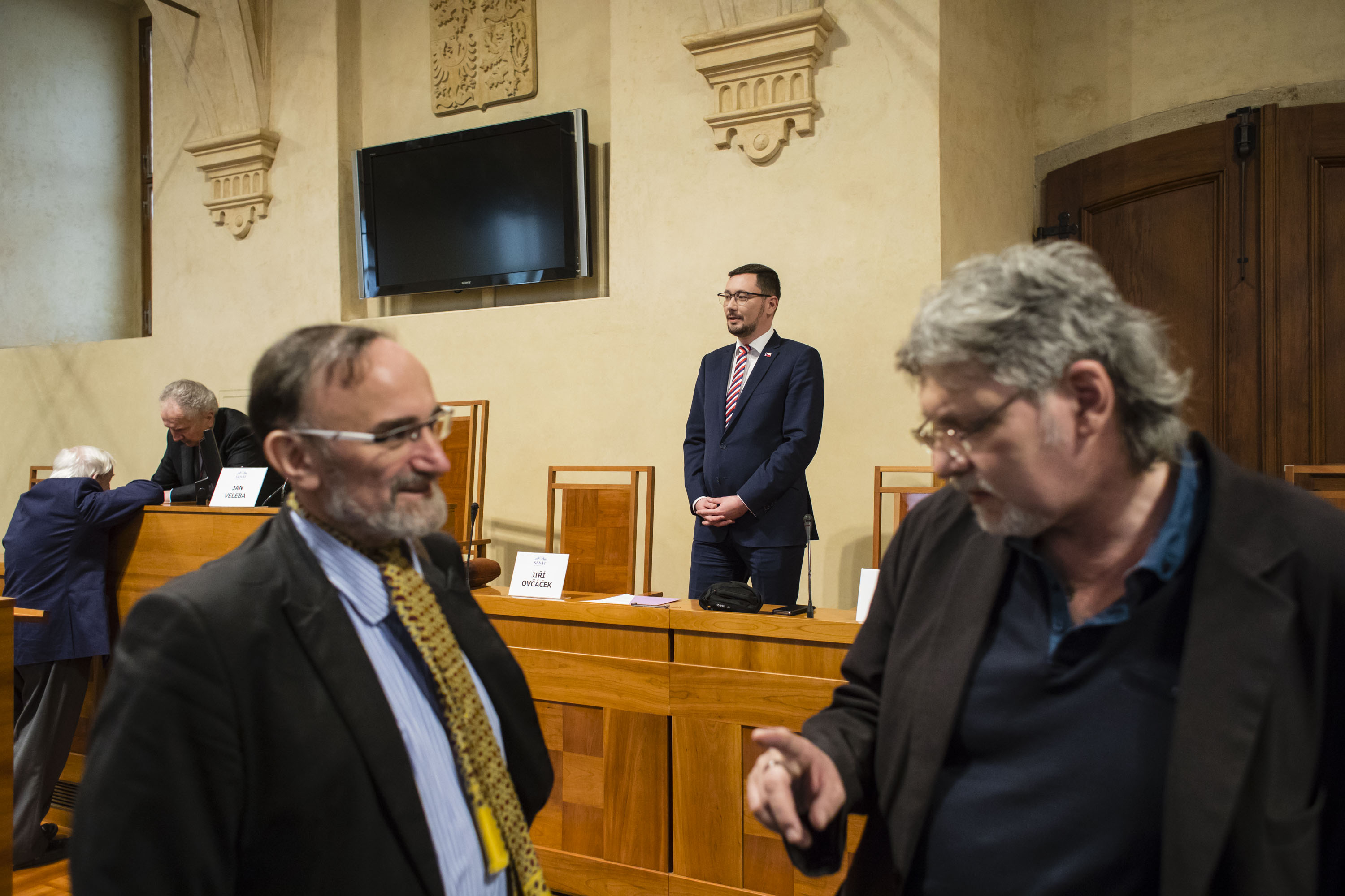Ovčáček: Česká televize vytváří falešný dojem umělé objektivity a názorové plurality.