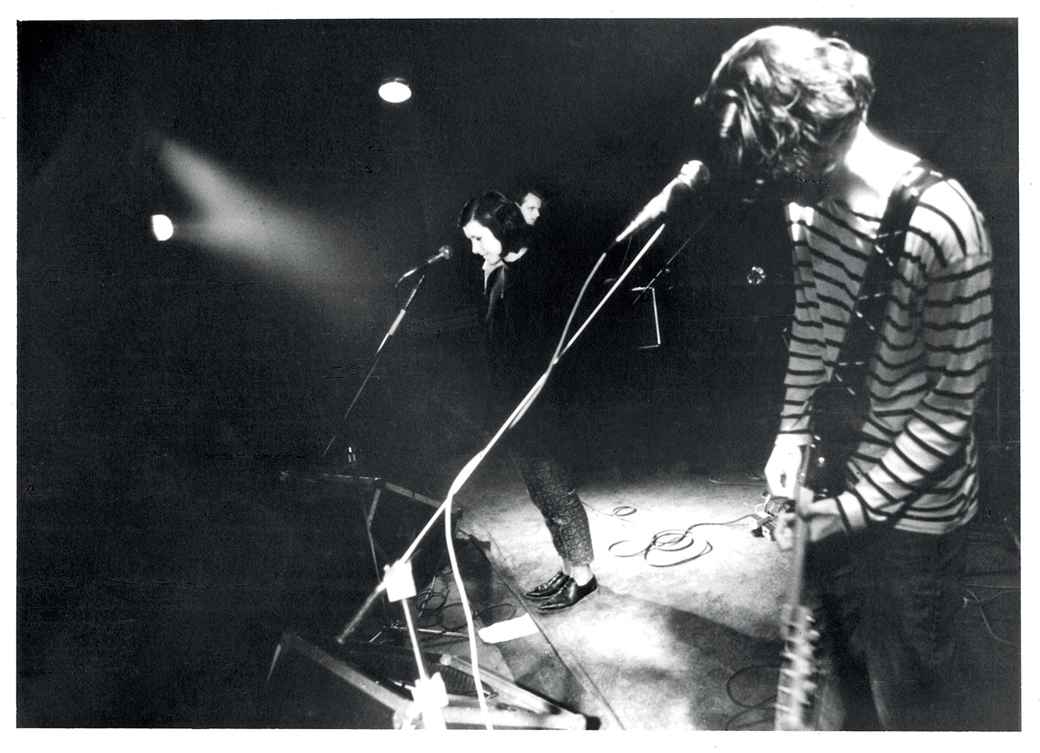 Cucek vazeb bez hlavy.
(Koncert Ecstasy of Saint
Theresa v Rock Café, 1991)