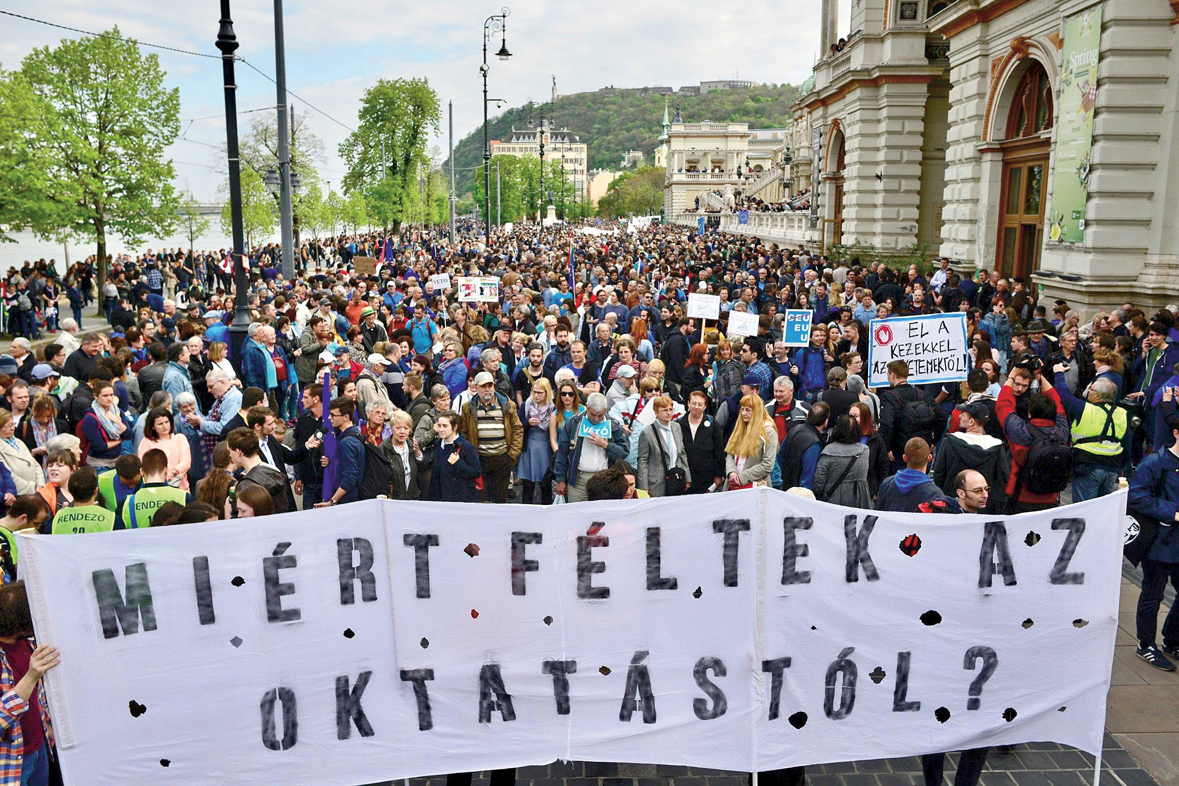 Protesty proti zákazu Středoevropské univerzity v Budapešti; ilustrační foto