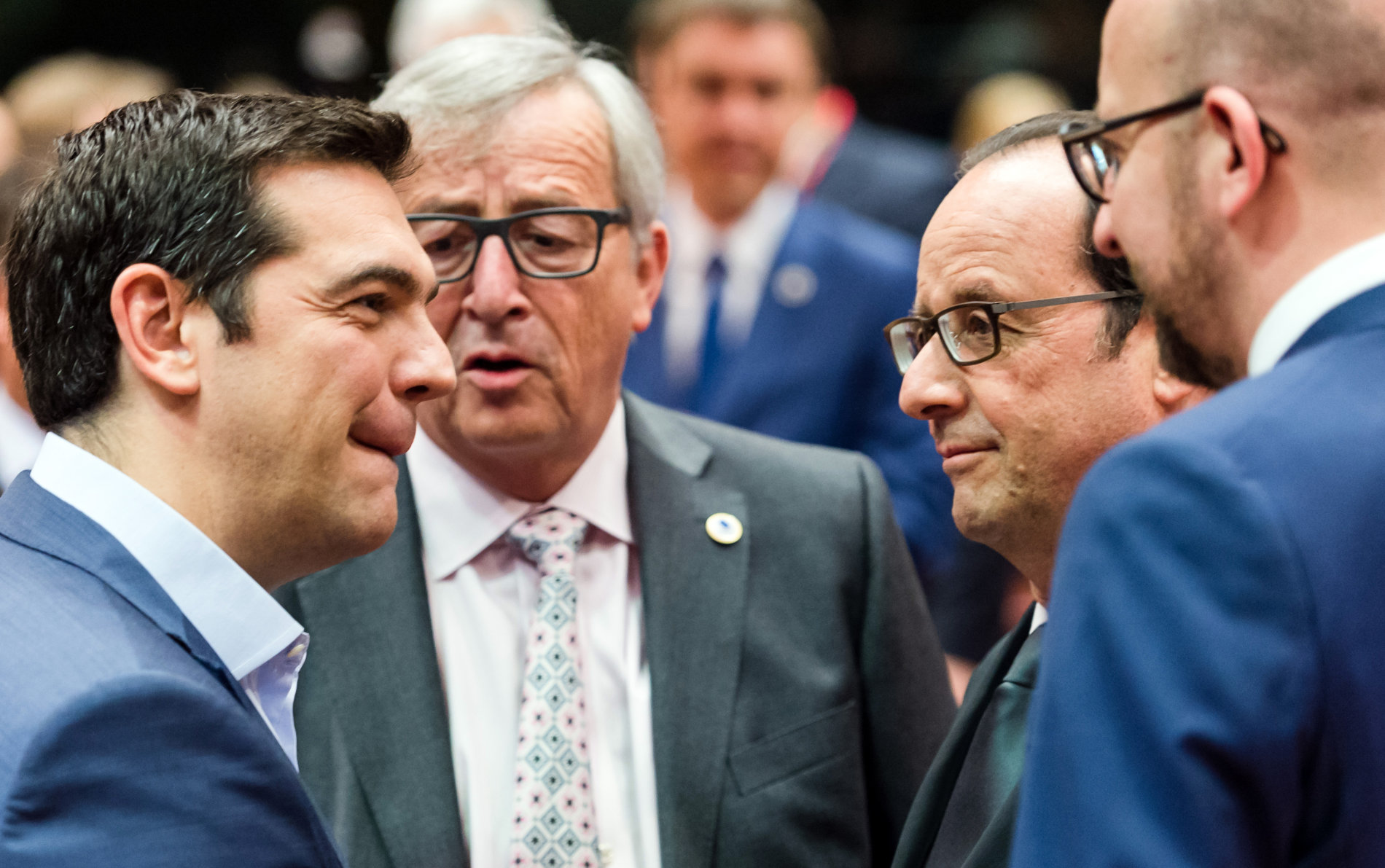 Řecký premiér Alexis Tsipras hovoří na nedělním jednání s předsedou Evropské komise Jeanem-Claudem Junckerem, francouzským prezidentem Francoisem Hollandem a belgickým premiérem Charlesem Michelem.