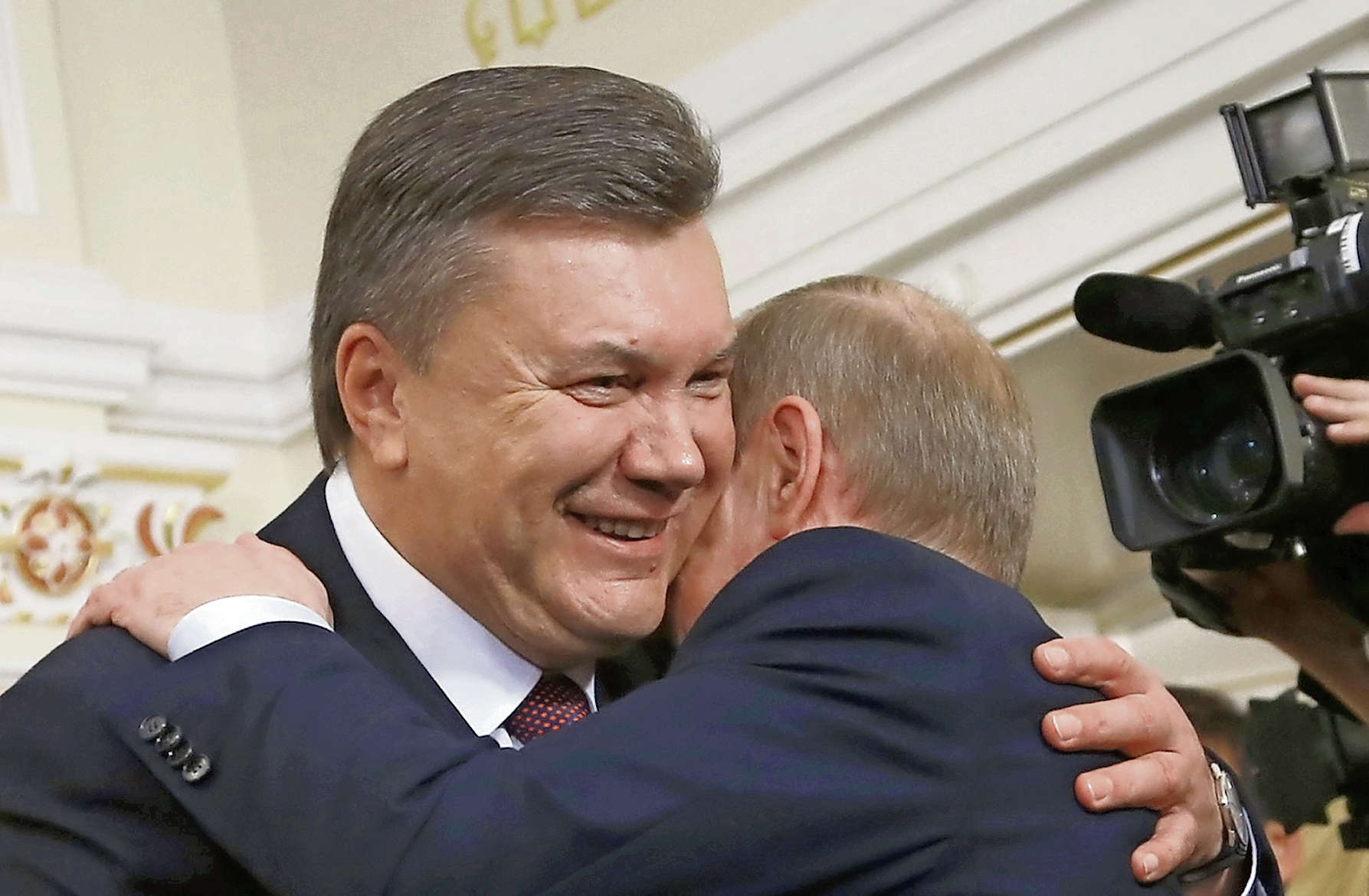 Janukovyč právě získal v Moskvě prostředky, aby odvrátil ekonomický krach země