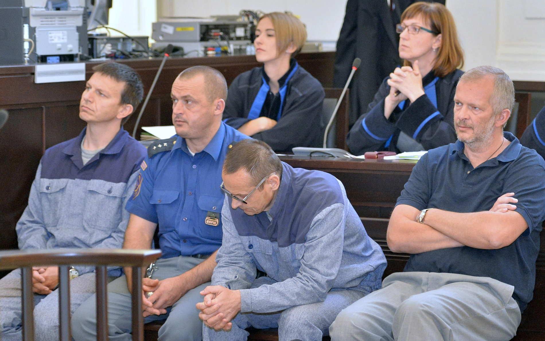 Zleva obžalovaní Radko Nauš, Jaromír Raida a Martin Pechan. Posledně jmenovaný je podle obžaloby klíčovým partnerem Radovana Krejčíře